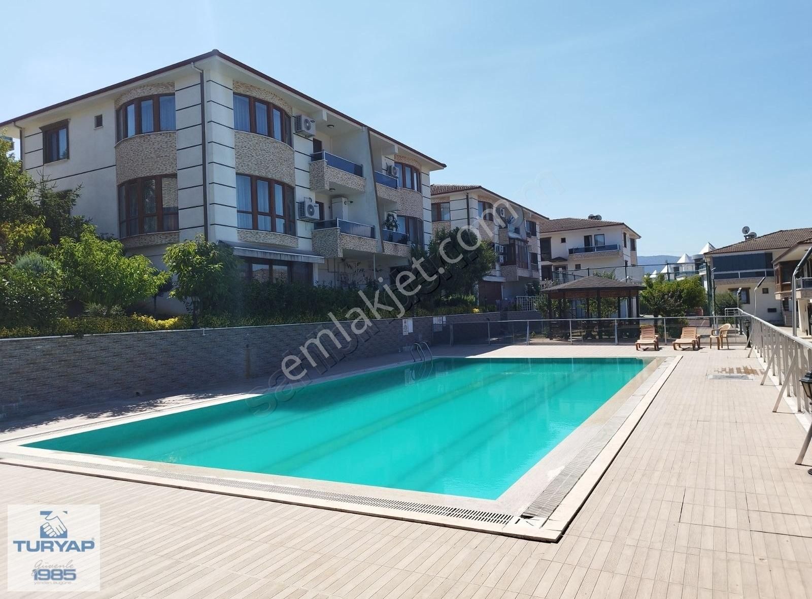 Yalova Merkez Bağlarbaşı Satılık Villa Yalova Merkez Havuzlu Site İçerisinde Satılık İkiz Villa