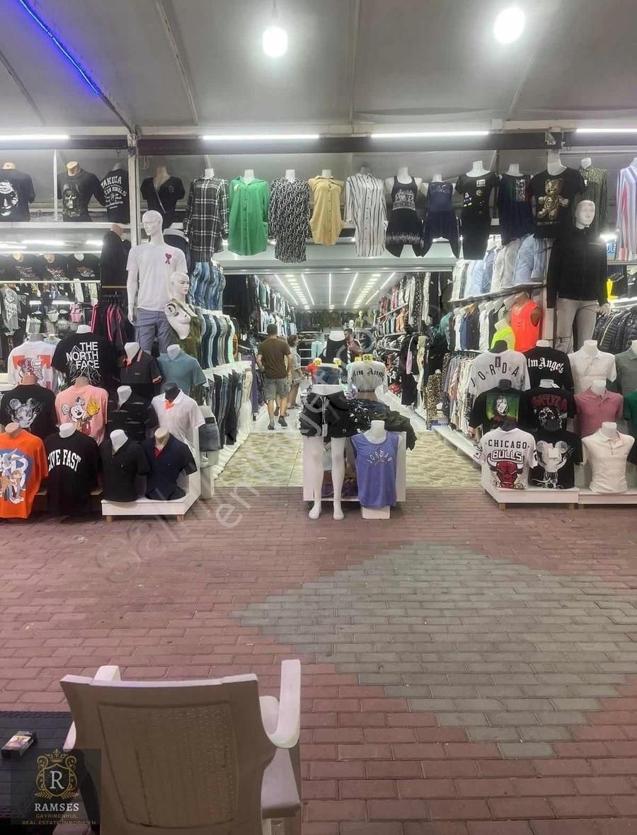 Manavgat Gündoğdu Devren Dükkan & Mağaza Gündoğdu's İşlek Cadede Giyim Magazasi