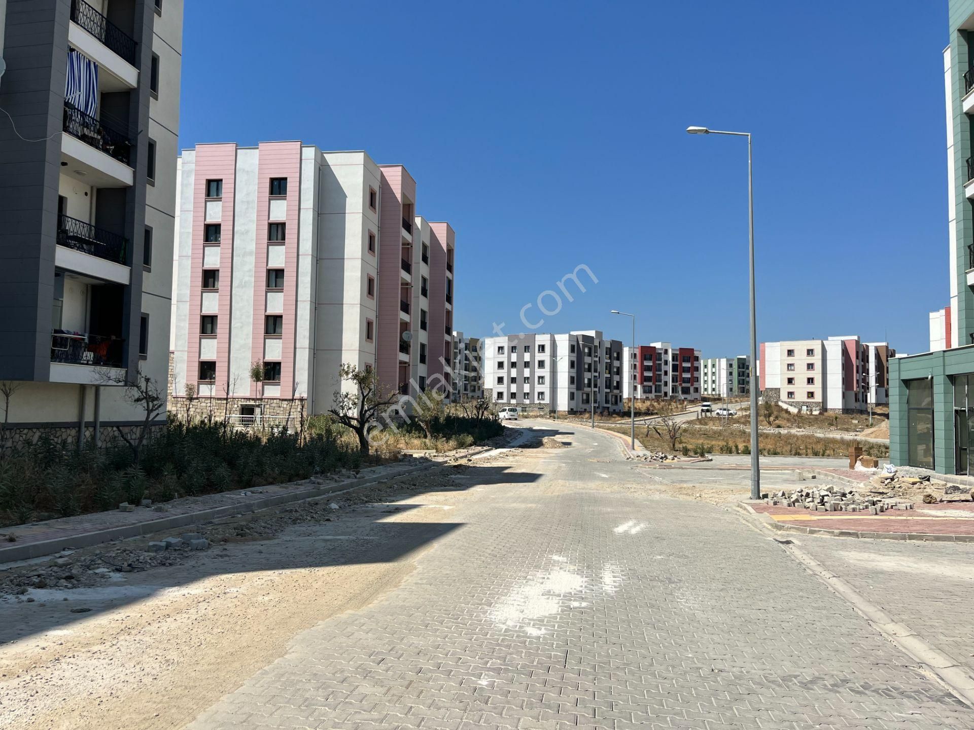 Seferihisar Camikebir Kiralık Dükkan & Mağaza Toki 1. Etap'ta Geleceği Parlak, Cam Cepheli 42m² Dükkan!