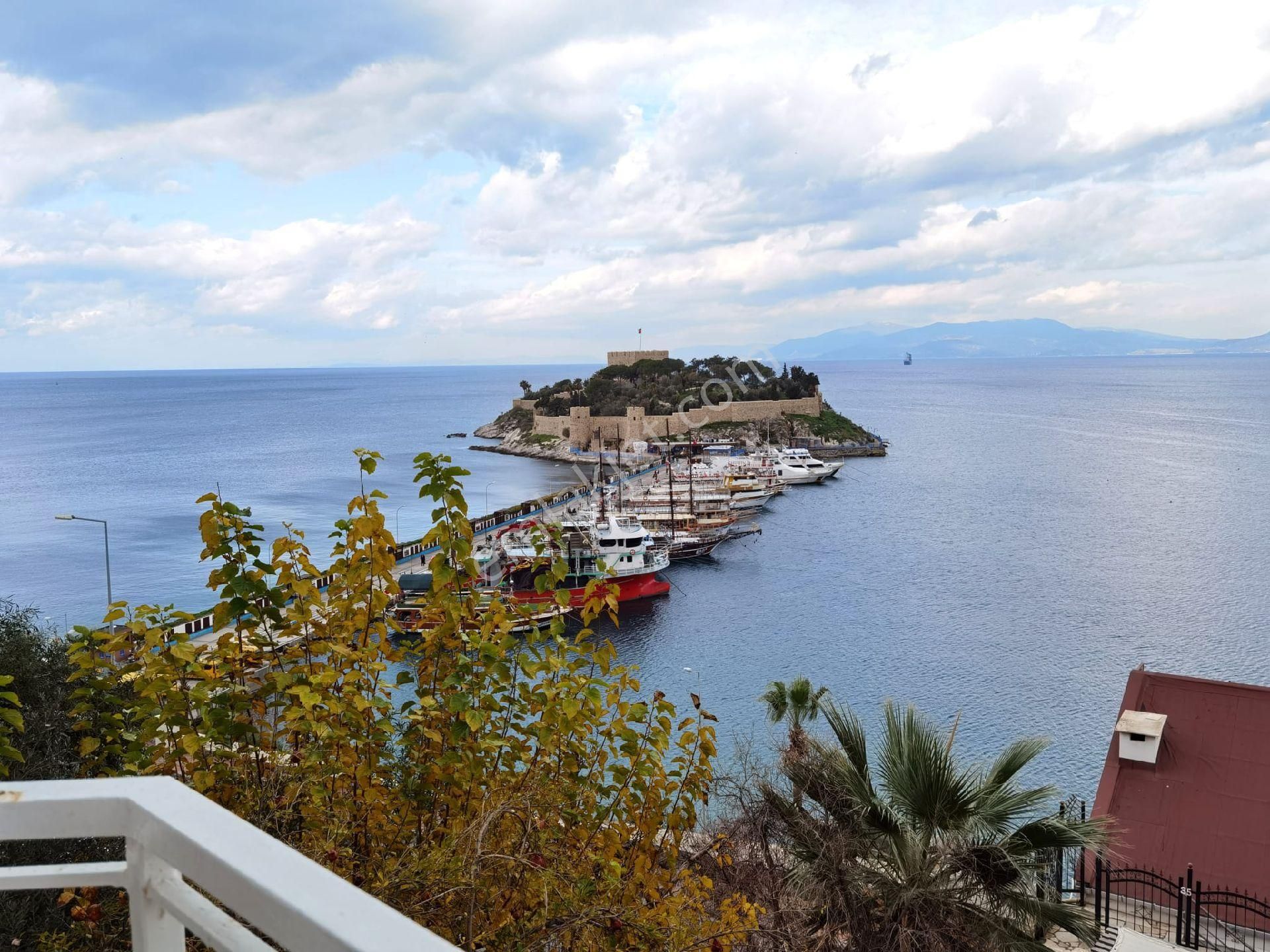 Kuşadası Güvercin Adası Satılık Daire Kartpostal Manzaralı 1+1 Fırsat Daire