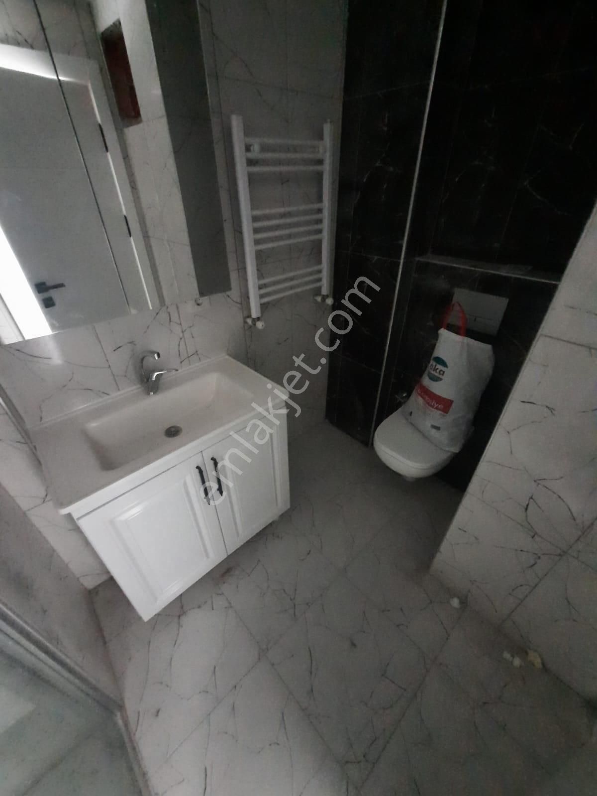 İlkadım Kışla Kiralık Daire İLKADIM KIŞLA MAHALLESİNDE 3+1 EBEVENY BANYOLU KİRALIK DAİRE