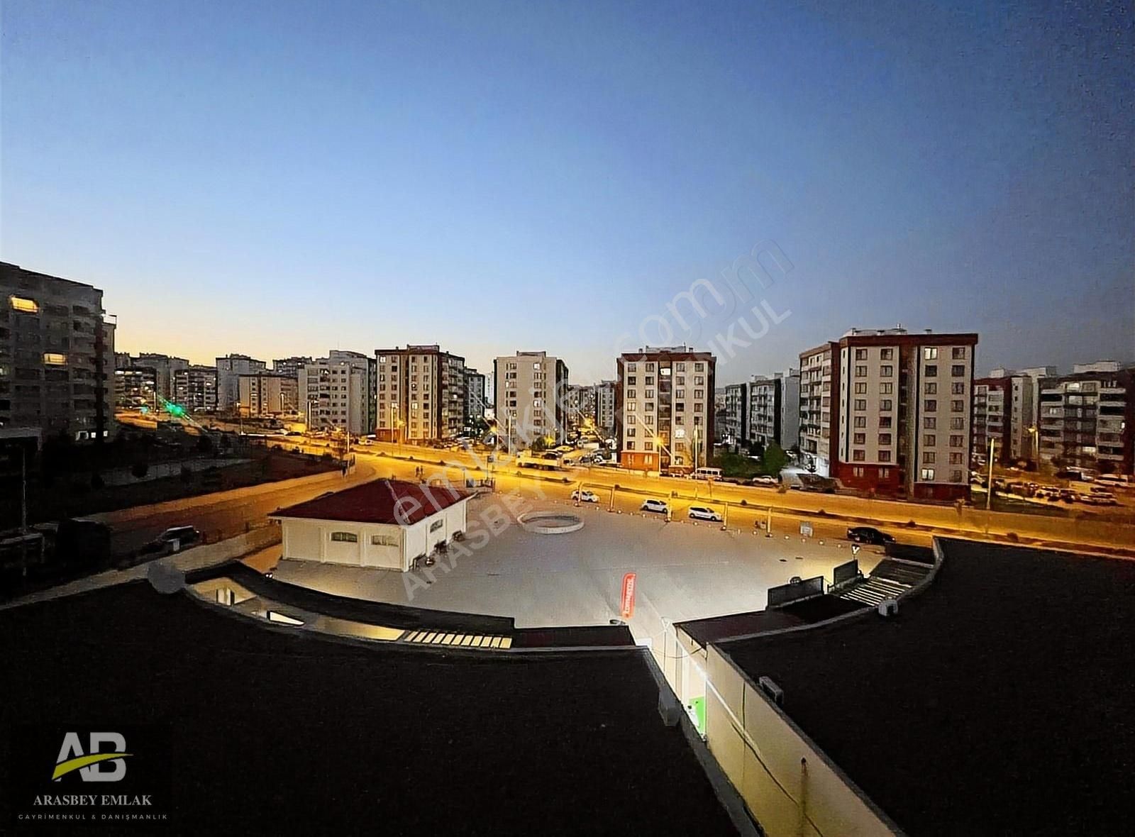 Sincan Saraycık Satılık Daire ARASBEY'DEN GİRİNCE AŞIK OLACAĞINIZ MANZARALI 143 M2 3.KAT DAİRE