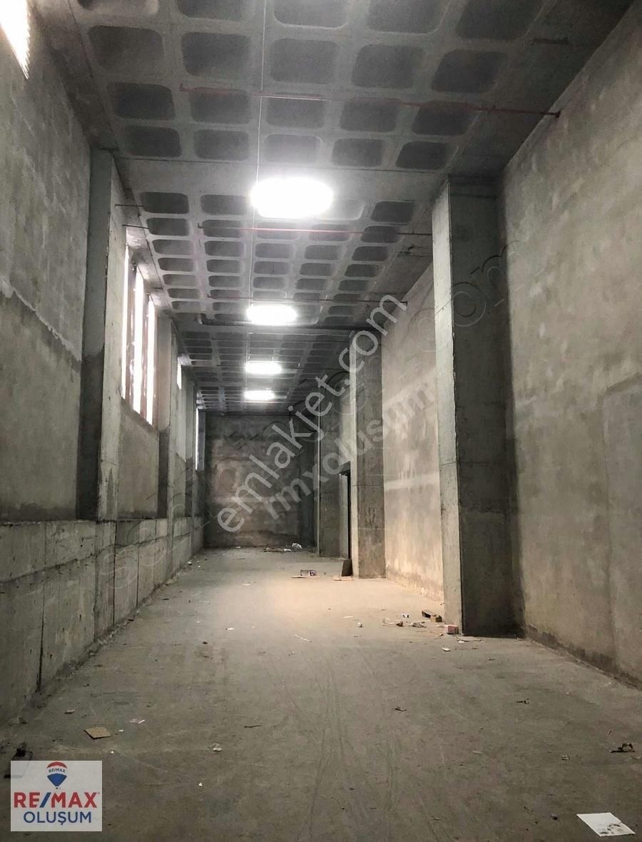 Başakşehir İkitelli OSB Kiralık Depo İKİTELLİ OSBD 285m TIR YANAŞIR ZEMİN KAT YENİ BİNA DEPO