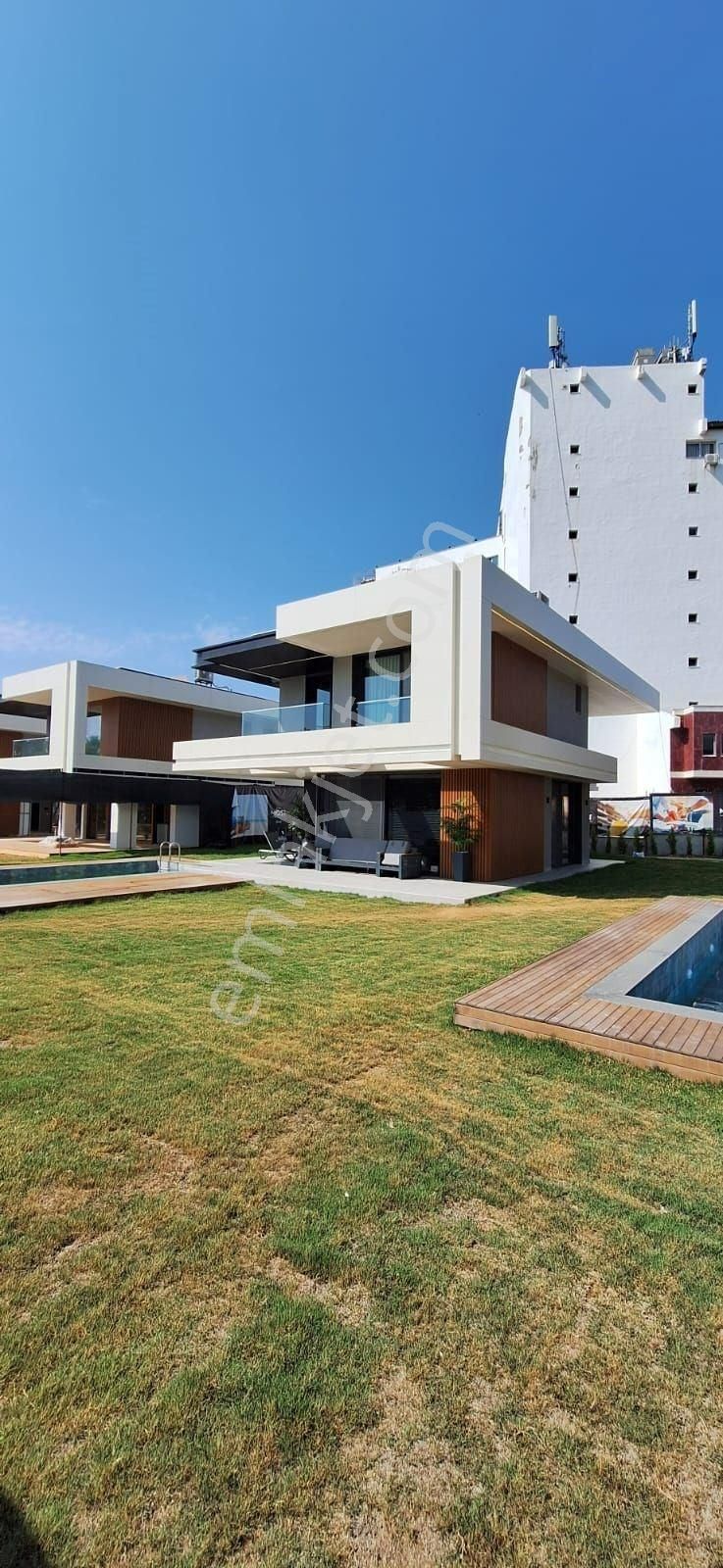 Kuşadası Karaova Satılık Villa Kuşadasında Denize Sıfır Luks Yeni Müstakil Villalar