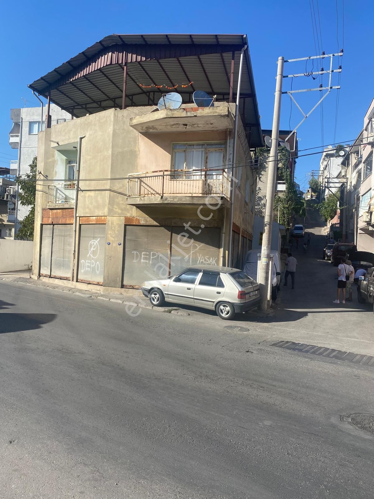 Bozyakada 135 M2 Dört Dükkan Bir Müstakil Ev Elektirik Su Ayrı Ufak Bahçeli Satılık Ev Dükkan - Görsel 6