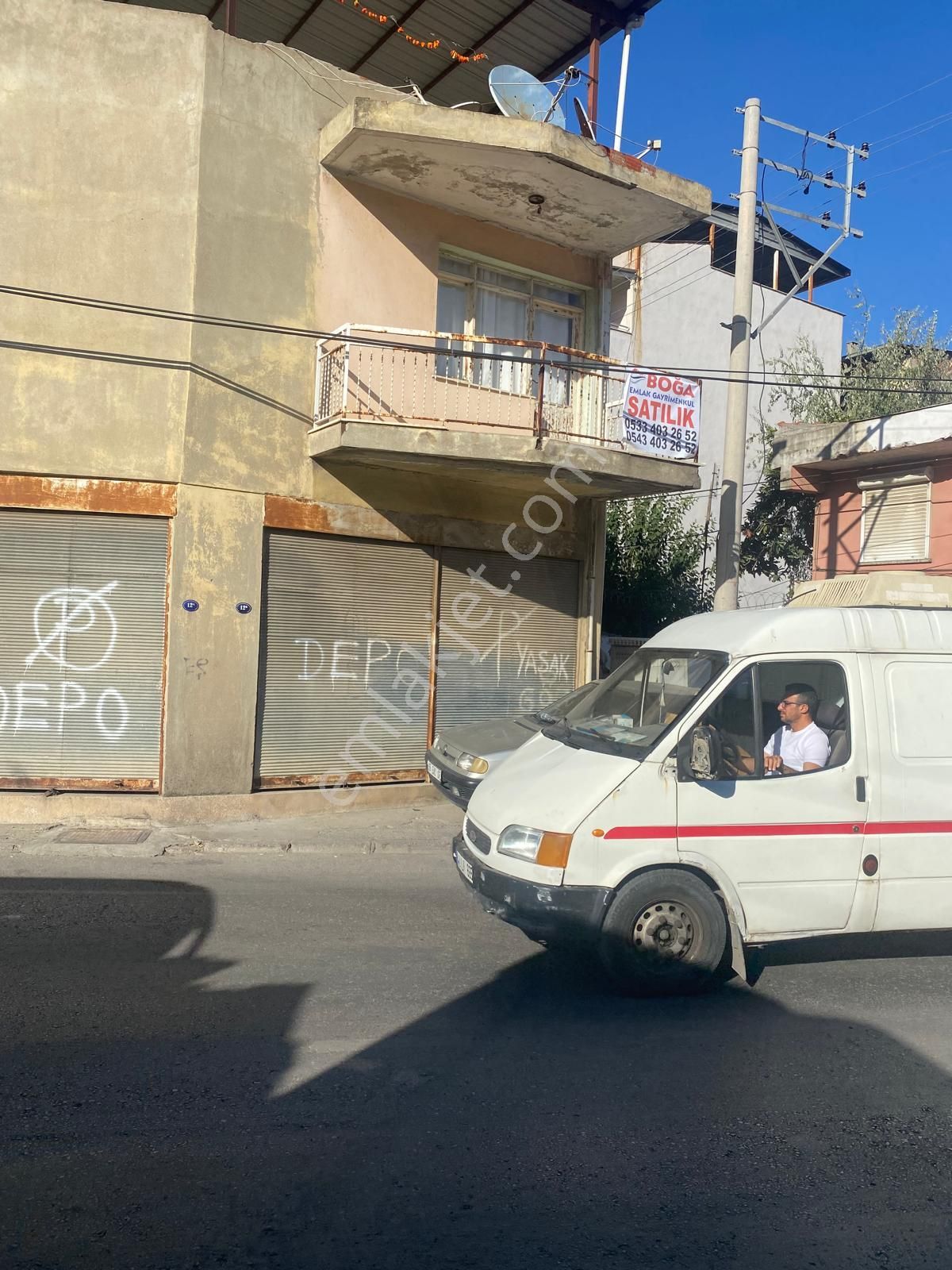 Bozyakada 135 M2 Dört Dükkan Bir Müstakil Ev Elektirik Su Ayrı Ufak Bahçeli Satılık Ev Dükkan - Görsel 2