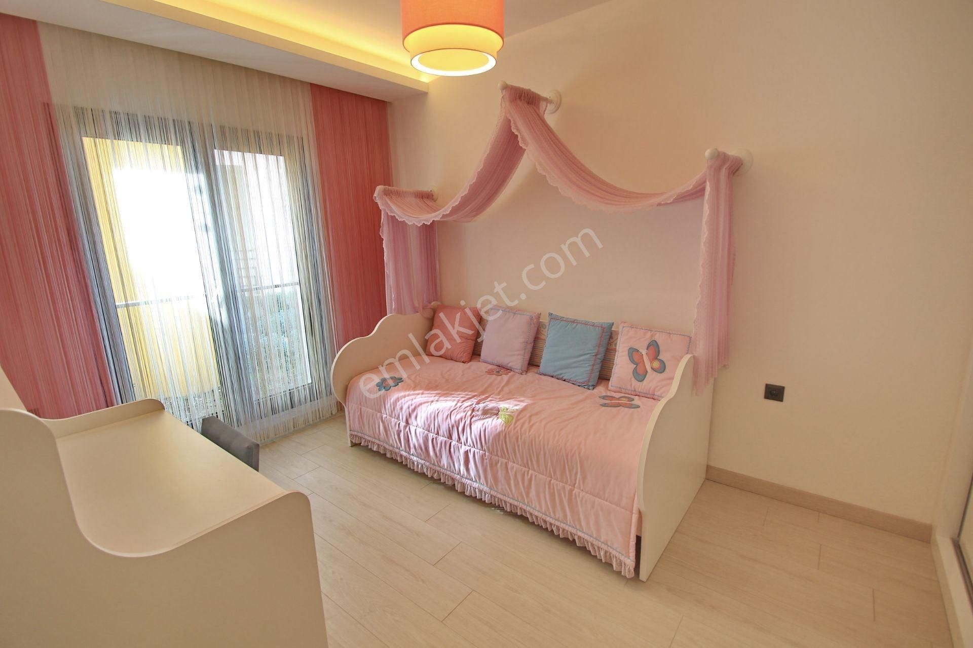 Kusadasi Merkezde Geniş Luks Daireler - Görsel 4