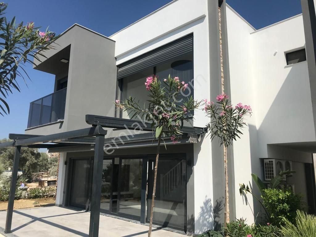 Kuşadası Karaova Satılık Villa KUŞADASINDA DENİZE YAKIN YENİ LÜKS 3+1 VİLLALAR