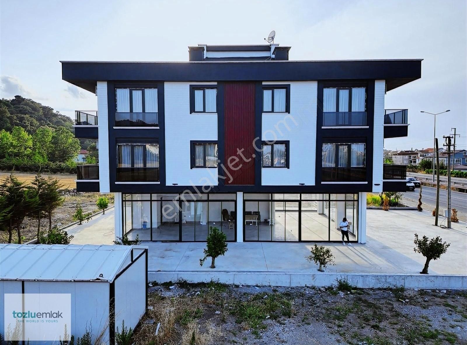 Samsun 19 Mayıs Kiralık Bina TOZLUEMLAK'TAN ATAKUM ANAYOLDA KURUMSALA KİRALIK KOMPLE BİNA