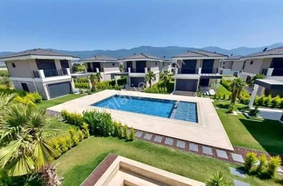 Kuşadası Davutlar Satılık Villa DAVUTLARDA DENİZE YAKIN GENİŞ MÜSTAKİL VİLLALAR