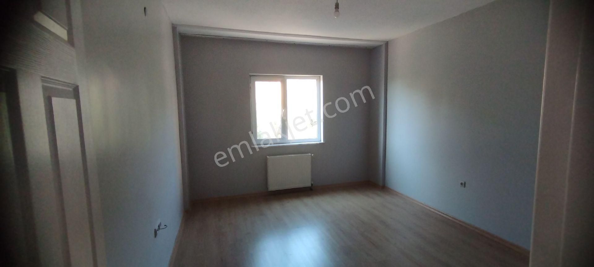 Sakarya Zümrüt Emlak'tan Camili De Ayçiçeği Evlerinde 3+1, 145 M2 Kiralık Daire - Görsel 20