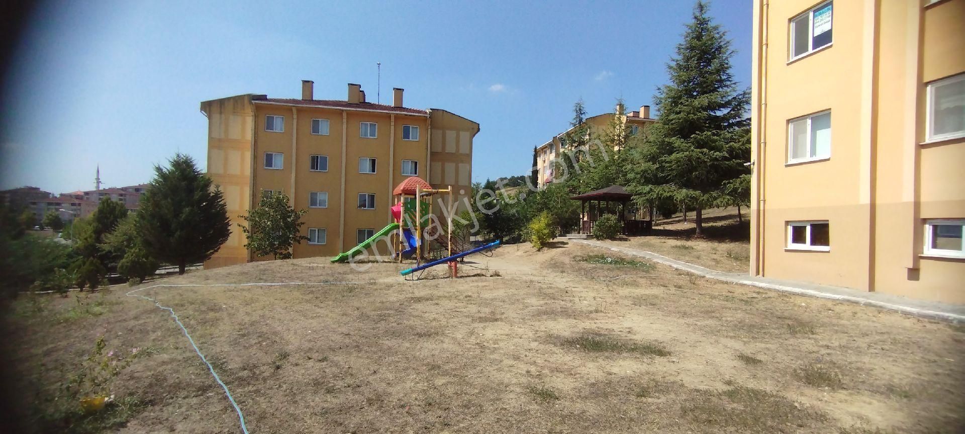 Sakarya Zümrüt Emlak'tan Camili De Ayçiçeği Evlerinde 3+1, 145 M2 Kiralık Daire - Görsel 3