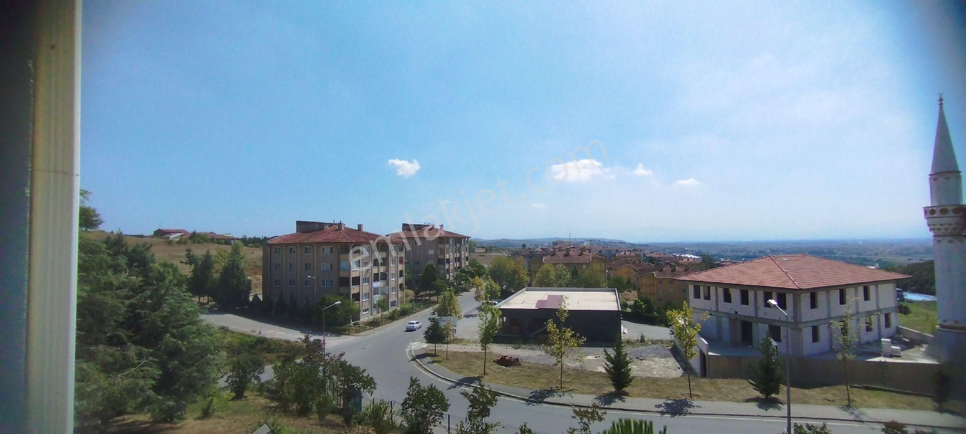 Sakarya Zümrüt Emlak'tan Camili De Ayçiçeği Evlerinde 3+1, 145 M2 Kiralık Daire - Görsel 5