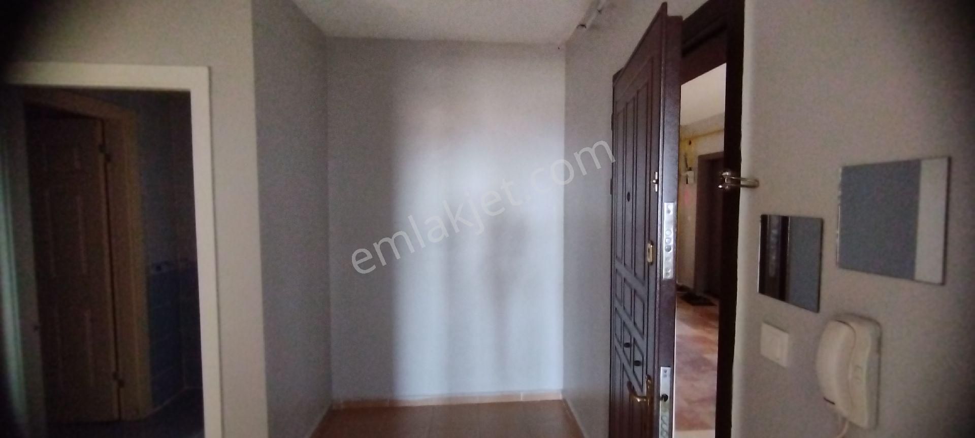 Sakarya Zümrüt Emlak'tan Camili De Ayçiçeği Evlerinde 3+1, 145 M2 Kiralık Daire - Görsel 28