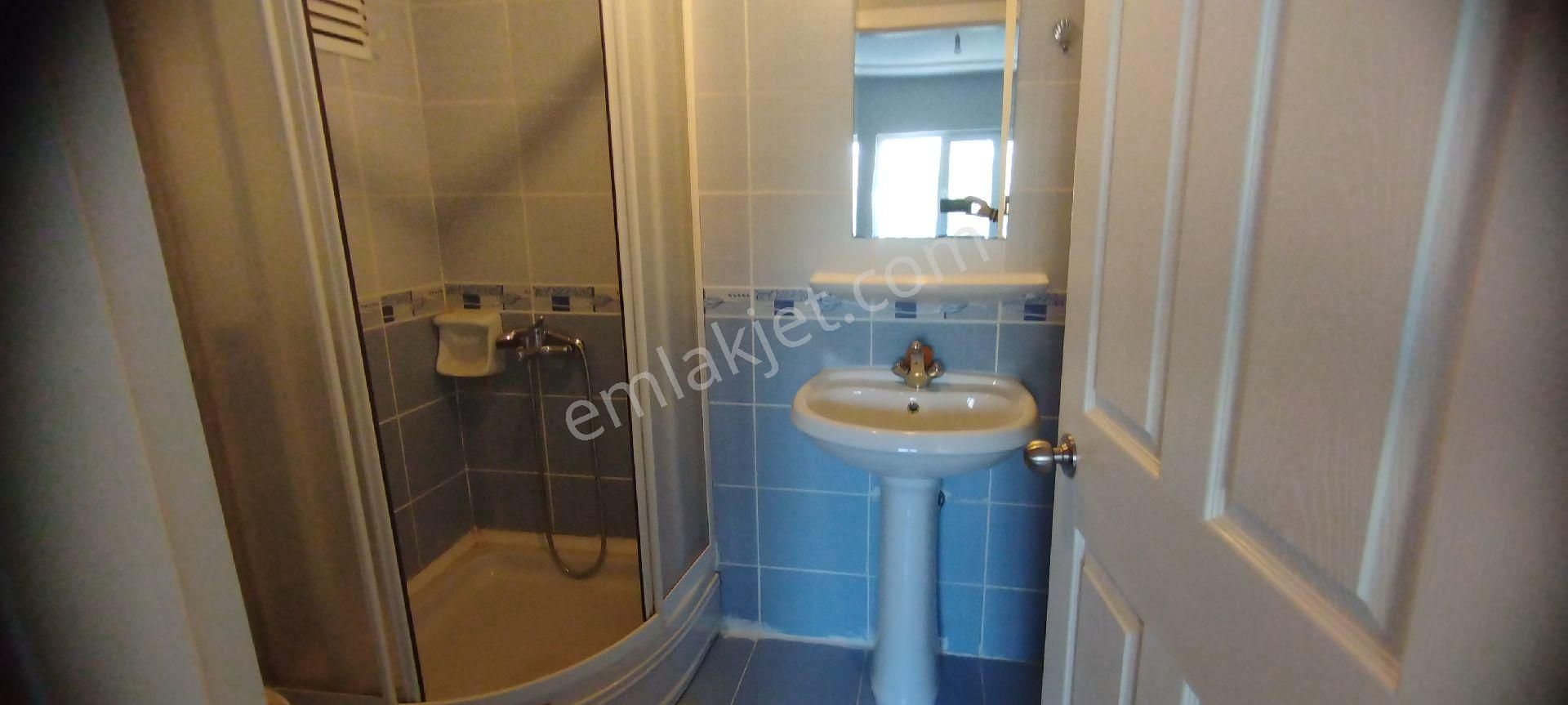 Sakarya Zümrüt Emlak'tan Camili De Ayçiçeği Evlerinde 3+1, 145 M2 Kiralık Daire - Görsel 24