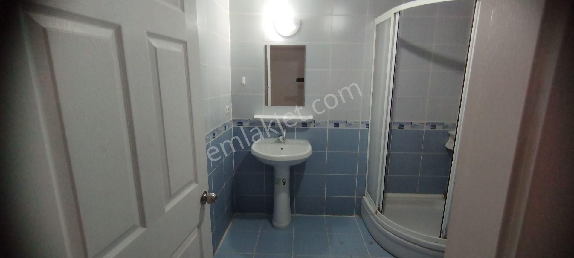 Sakarya Zümrüt Emlak'tan Camili De Ayçiçeği Evlerinde 3+1, 145 M2 Kiralık Daire - Görsel 18