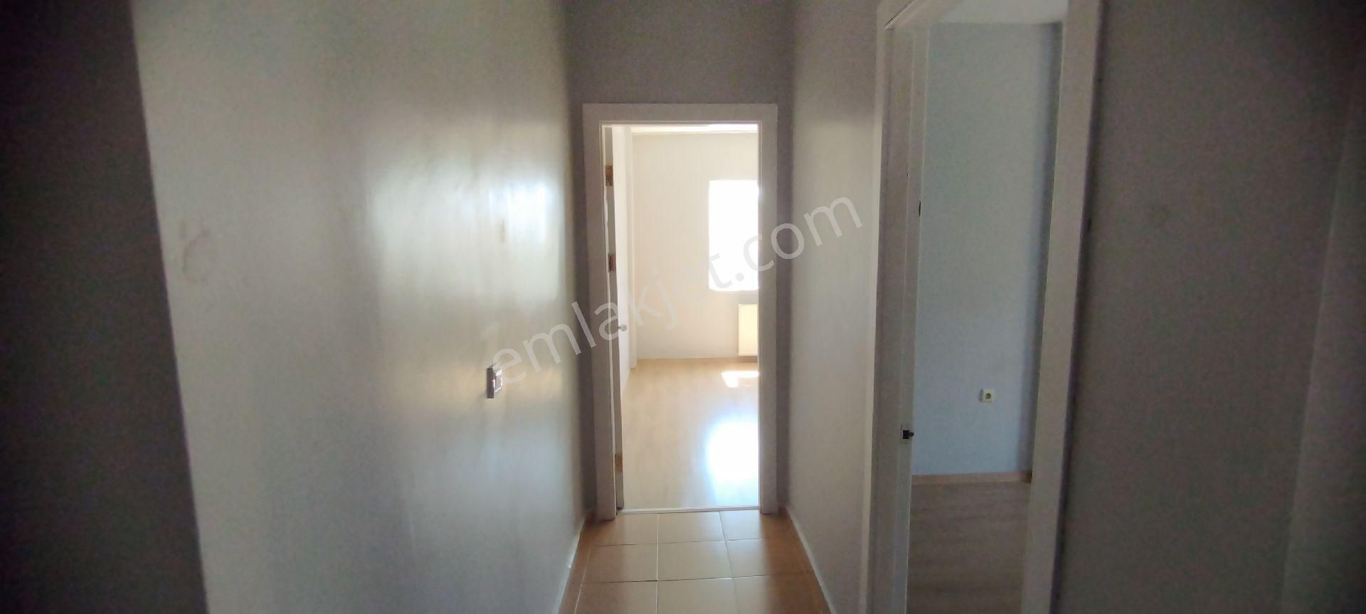 Sakarya Zümrüt Emlak'tan Camili De Ayçiçeği Evlerinde 3+1, 145 M2 Kiralık Daire - Görsel 23