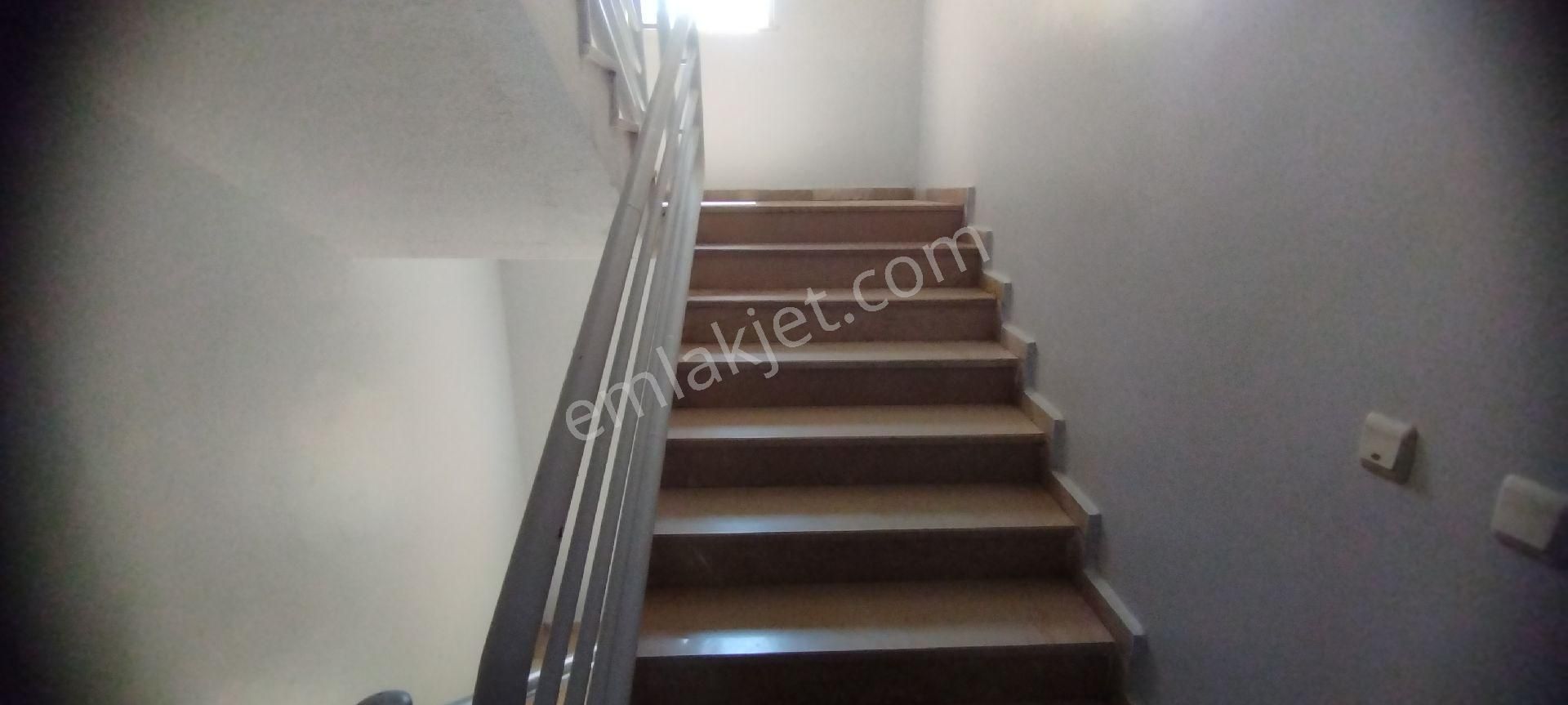 Sakarya Zümrüt Emlak'tan Camili De Ayçiçeği Evlerinde 3+1, 145 M2 Kiralık Daire - Görsel 30