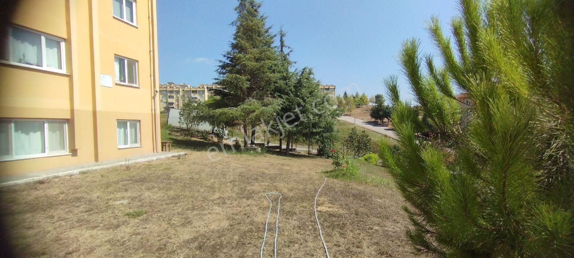 Sakarya Zümrüt Emlak'tan Camili De Ayçiçeği Evlerinde 3+1, 145 M2 Kiralık Daire - Görsel 4