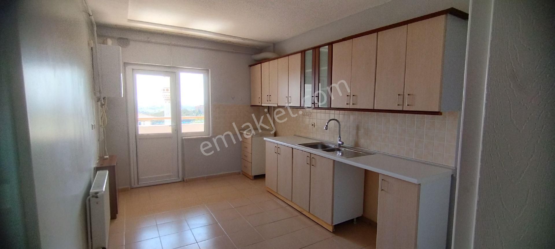 Sakarya Zümrüt Emlak'tan Camili De Ayçiçeği Evlerinde 3+1, 145 M2 Kiralık Daire - Görsel 7