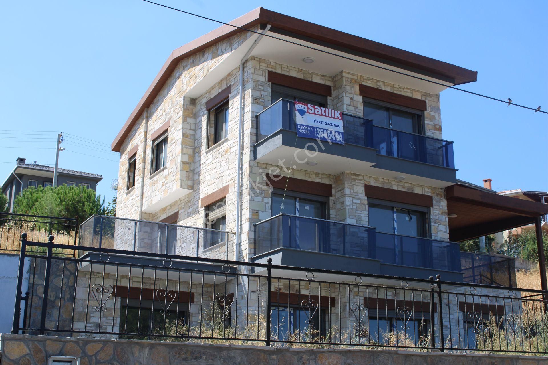 Foça Cumhuriyet Satılık Villa  Yeni Foçada Deniz Manzaralı Sıfır 5+1 Satılk Villa