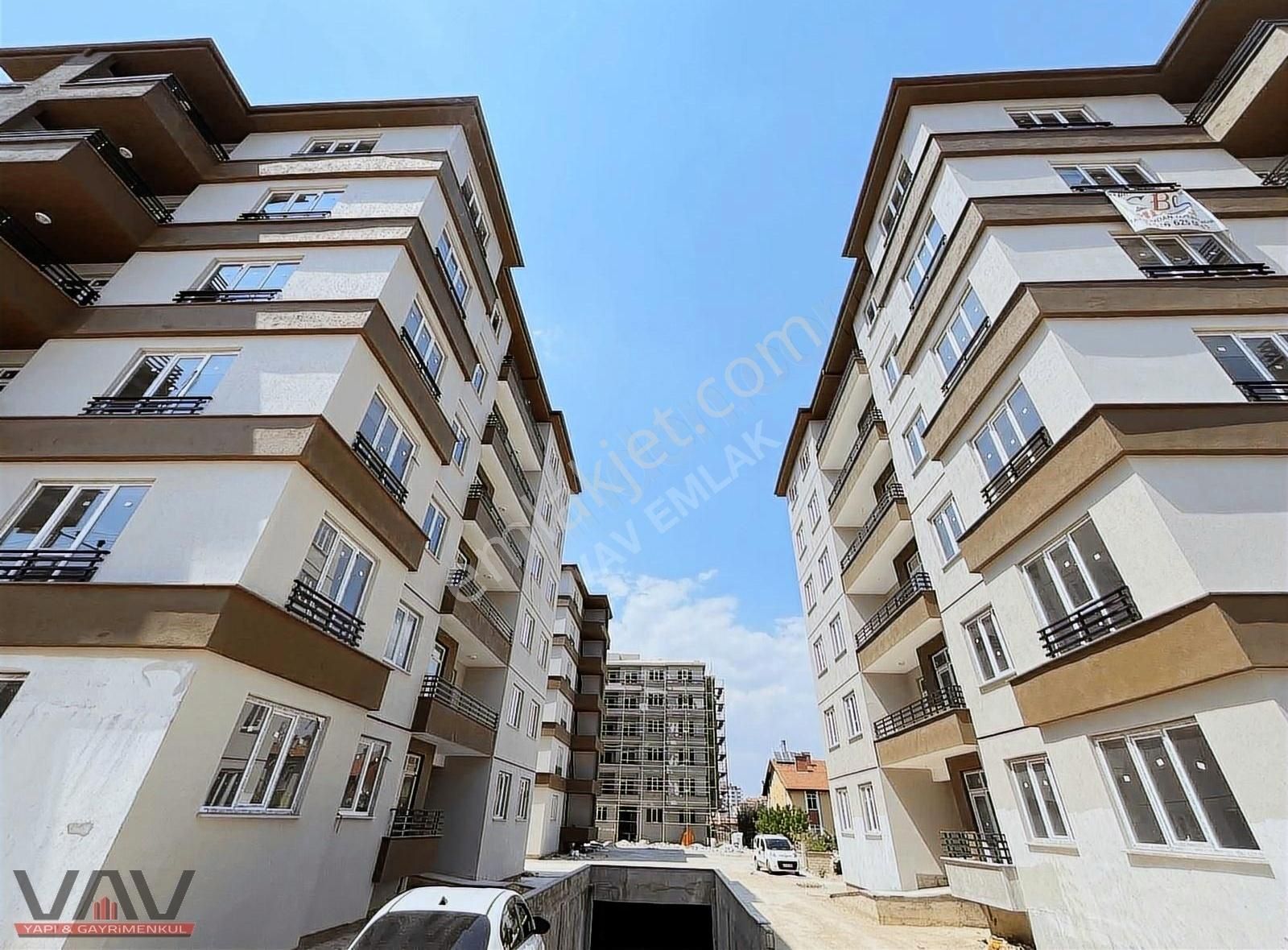 Karatay Orhangazi Satılık Daire ALTIYOL CİVARI SİTE İÇİ ARA KAT LÜKS HESAPLI SIFIR DAİRE