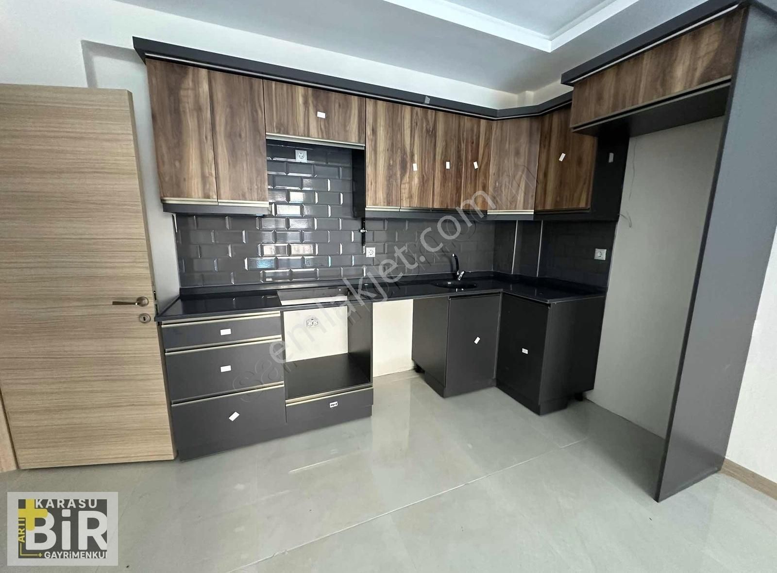 Karasu Aziziye Kiralık Daire ULTRA LÜKS ADLİYE ARKASI 2+1 YERDEN ISITMALI