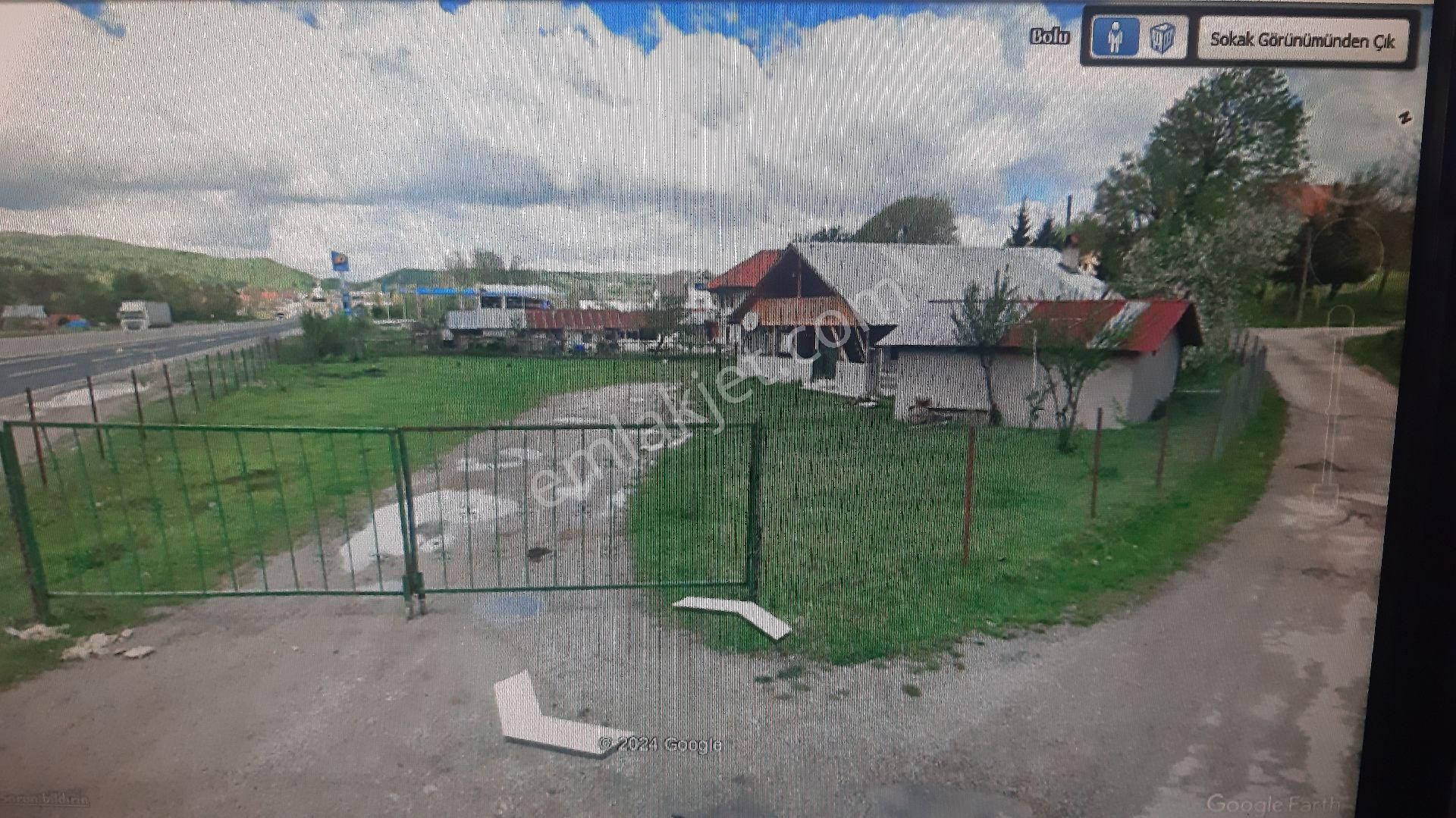 Elmalık'ta 900m2 Arazi İçinde Tek Katlı Köy Evi