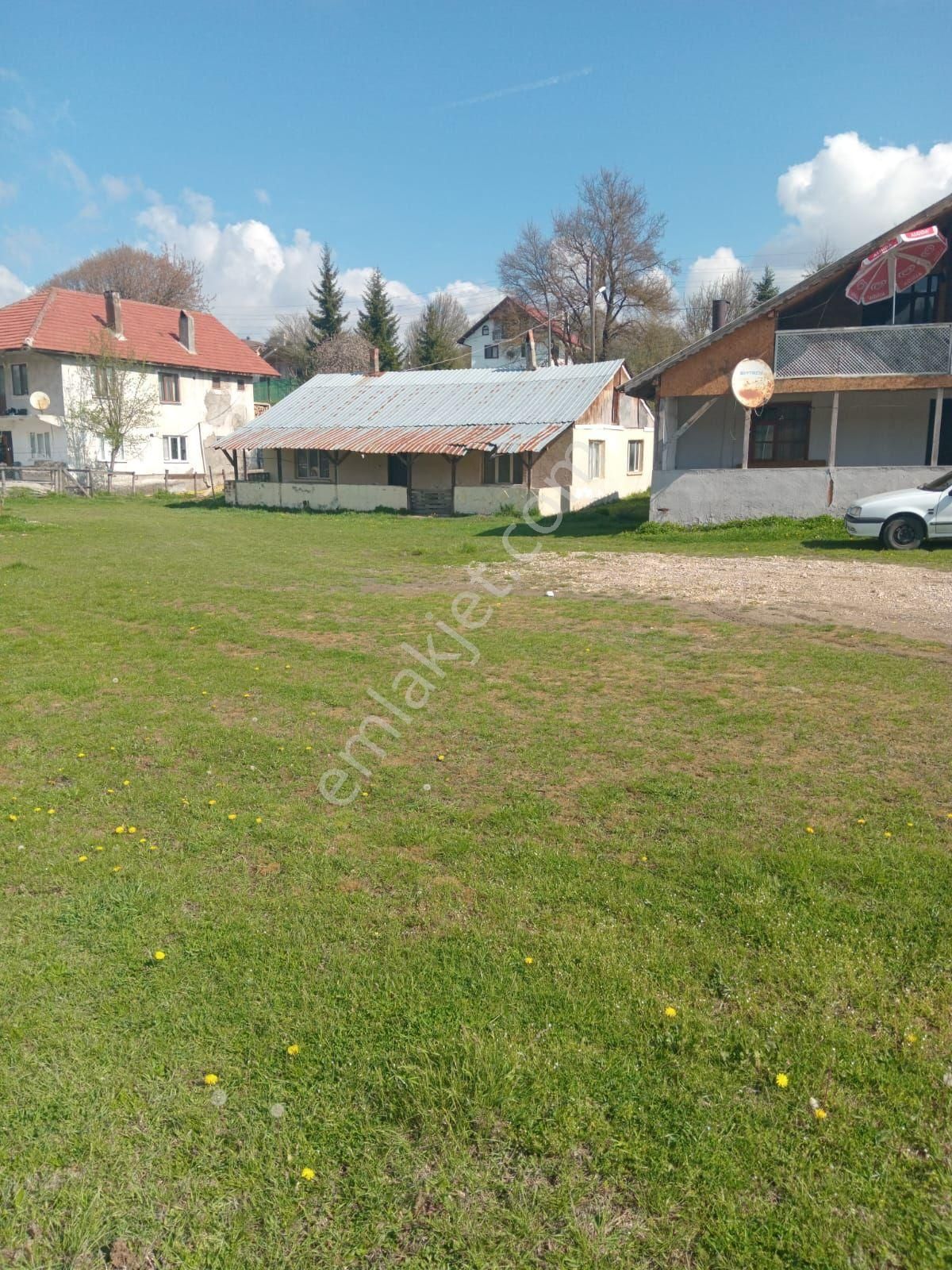Elmalık'ta 900m2 Arazi İçinde Tek Katlı Köy Evi
