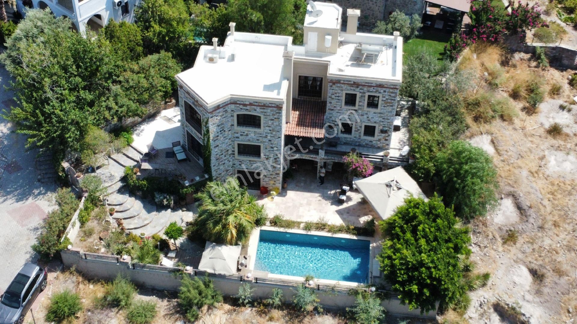 Bodrum Türkbükü Satılık Villa Türkbükü'nde 4+1 Eşsiz Taş Ev 