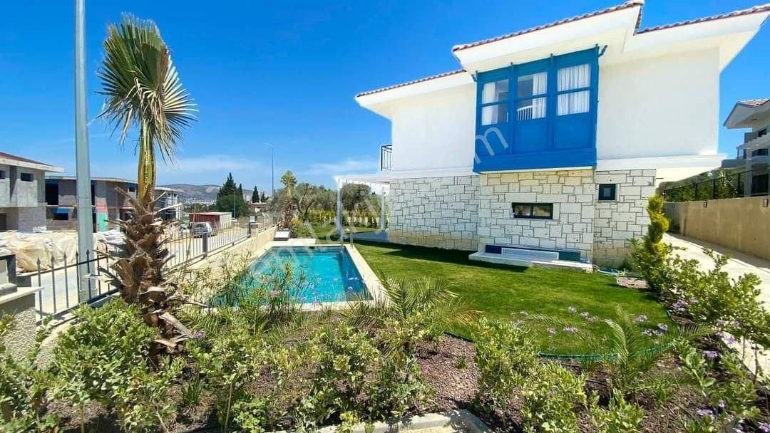 Kuşadası Karaova Satılık Villa Kuşadasında Deniz Manzaralı Eşyalı Yeni Luks Villa