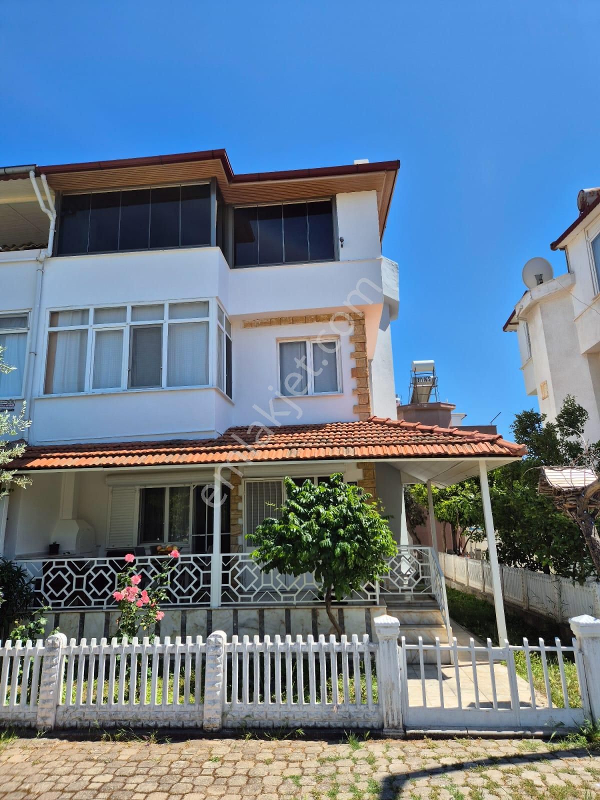 Didim Efeler Satılık Villa  Didim Efelerde Satılık Havuzlu Sitede 5+1 Geniş Balkonlu Bahçeli Villa