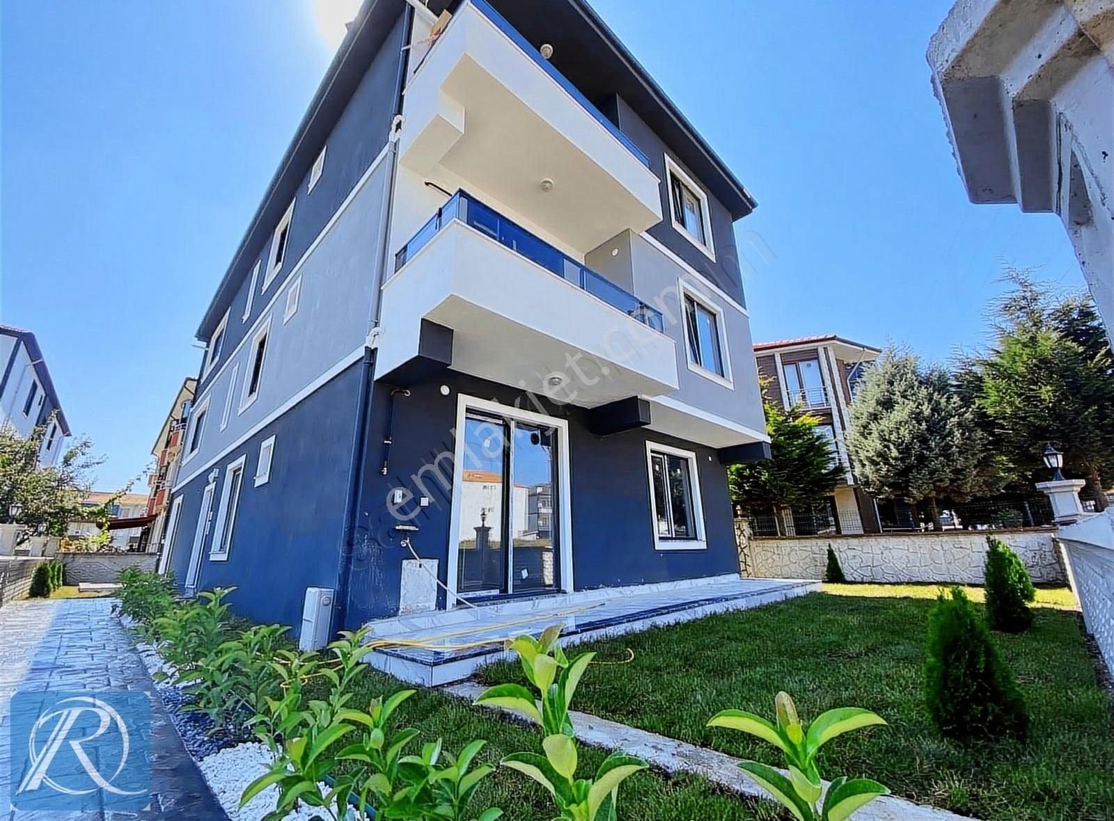 Karasu Aziziye Satılık Daire DENİZE 100 MT SIFIR YERDEN ISITMALI ARAKAT GENİŞ M2 FIRSAT DAİRE