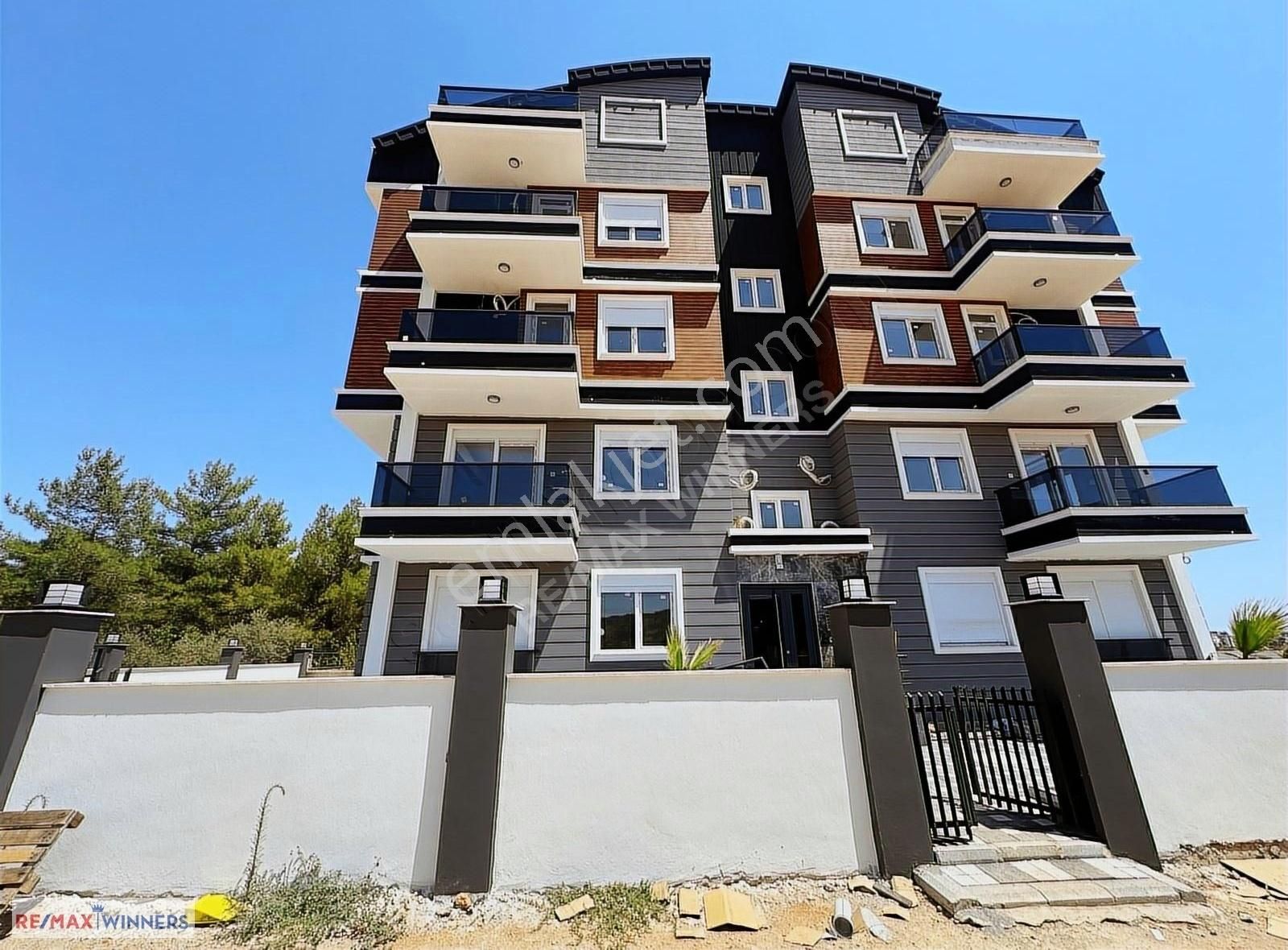 Kepez Aktoprak Satılık Daire KEPEZ AKTOPRAK MAHALLESİ HAVUZLU ARAKAT SIFIR SATILIK 1+1 DAİRE