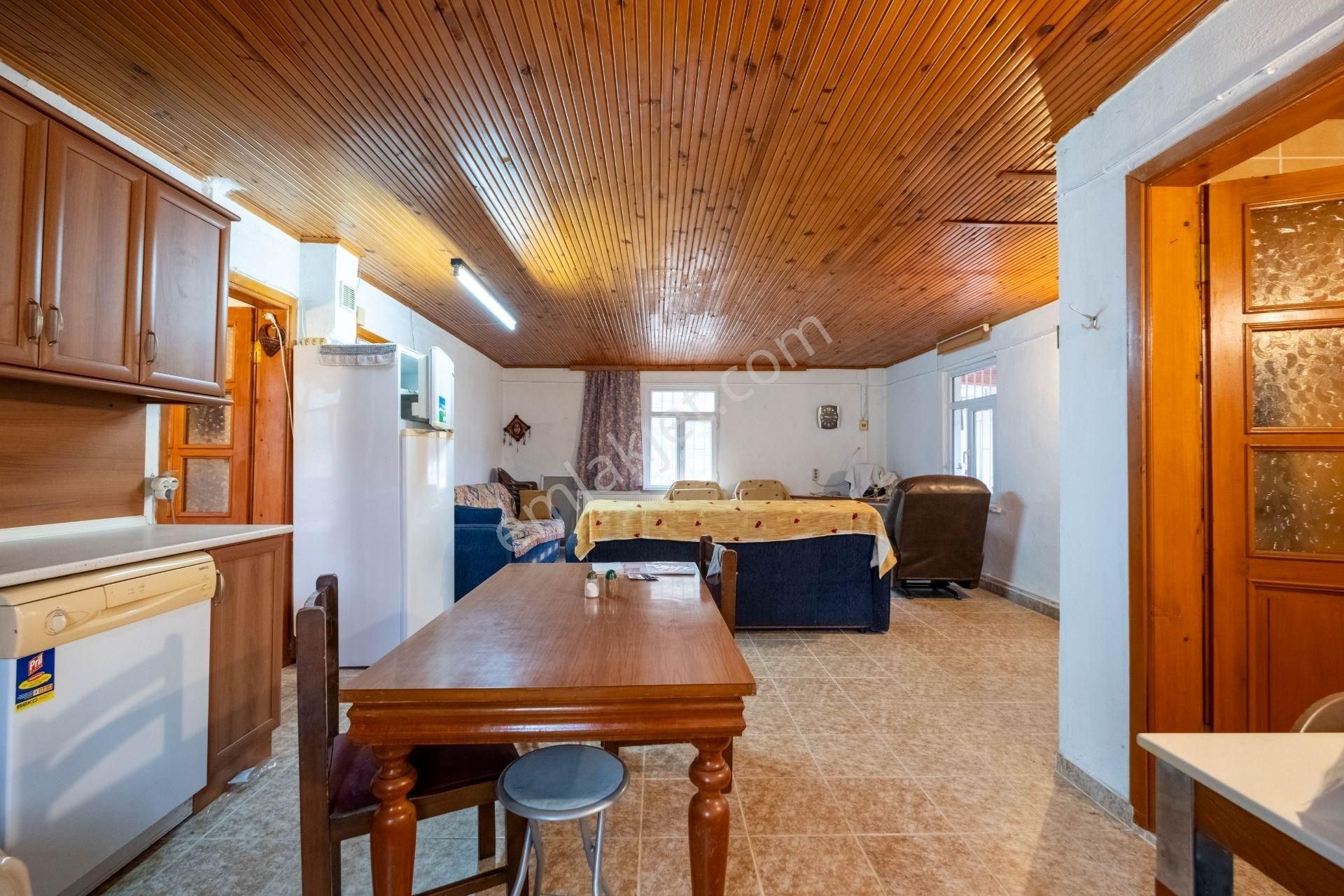İstanbul, Beykoz, İshaklı Köyü'nde Satılık 690 M² Arsa İçinde Tek Katlı Ev