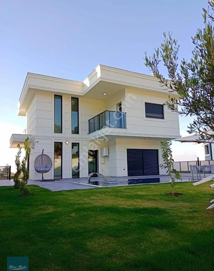 Davutlarda Doğalı İle İç İçe Satılık Lüks Villa