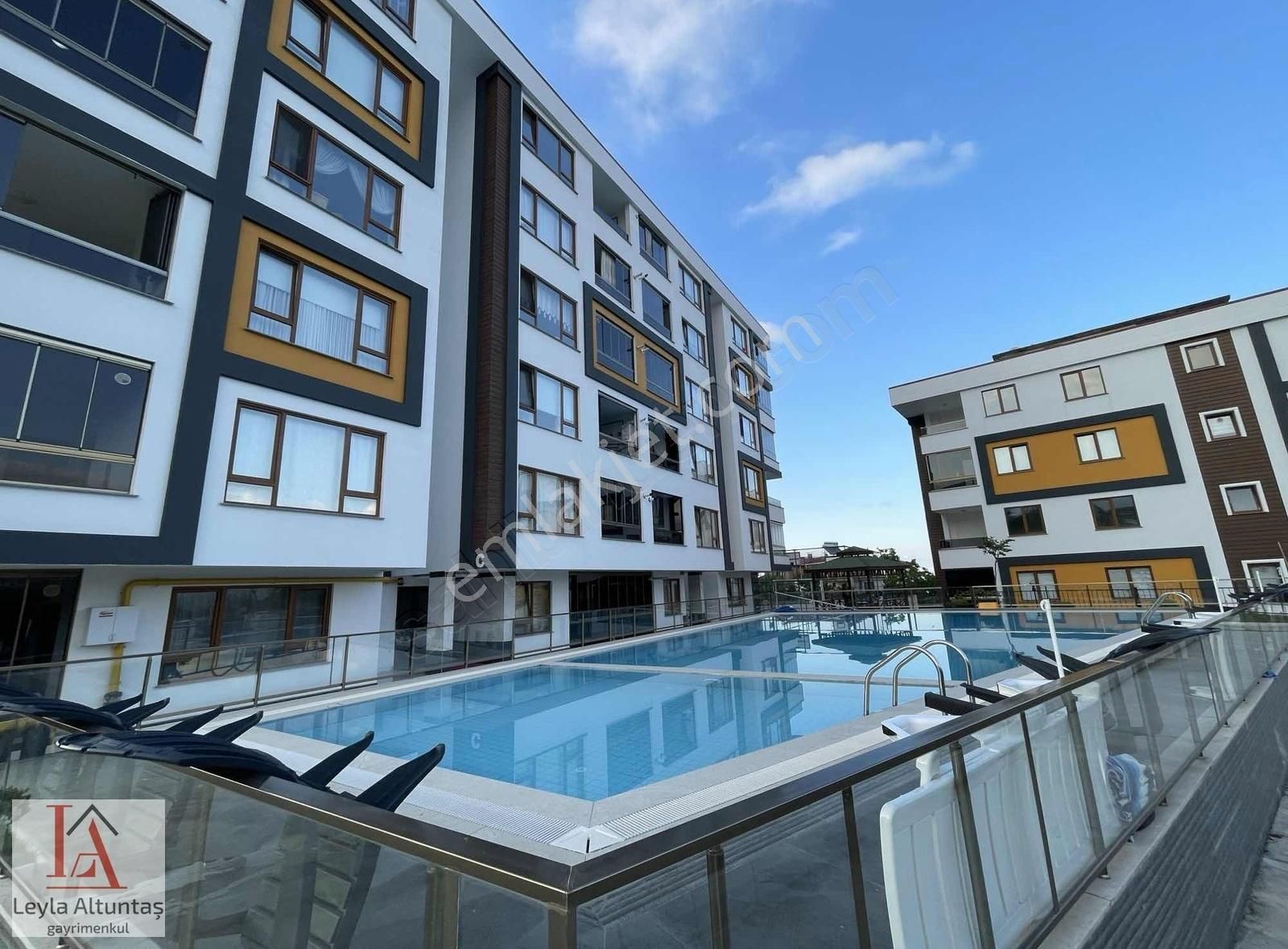 Ortahisar Yalıncak Satılık Daire DENİZ MANZARALI SATILIK FIRSAT 4+1 DAİRE.