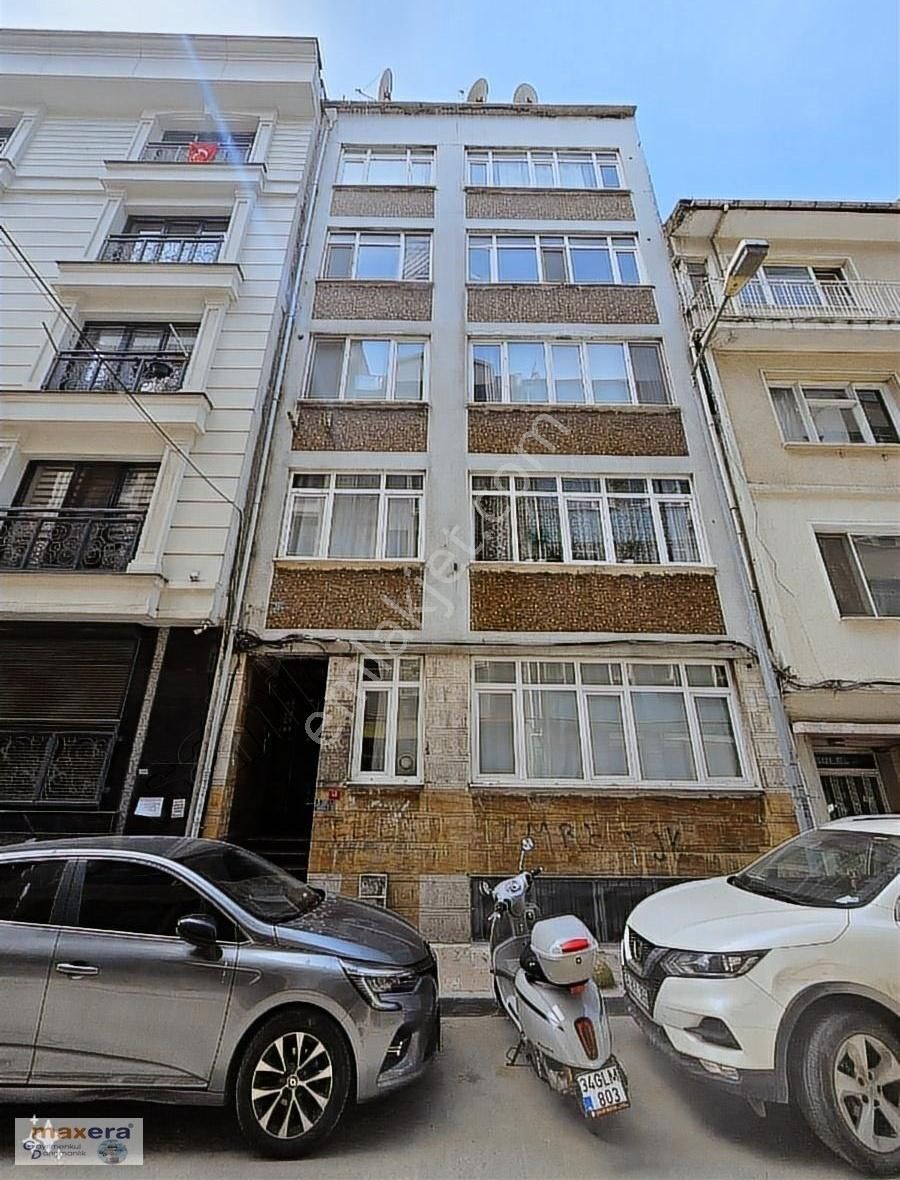 Bakırköy Zeytinlik Satılık Bina ZEYTİNLİK'TE PANCAR SOKAKTA KOMPLE SATILIK BİNA