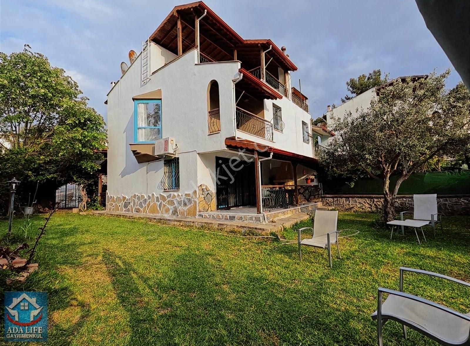 Kuşadası Kadınlar Denizi Satılık Villa KUŞADASI KADINLAR DENİZİ GENİŞ BAHÇELİ 4+1 VİLLA