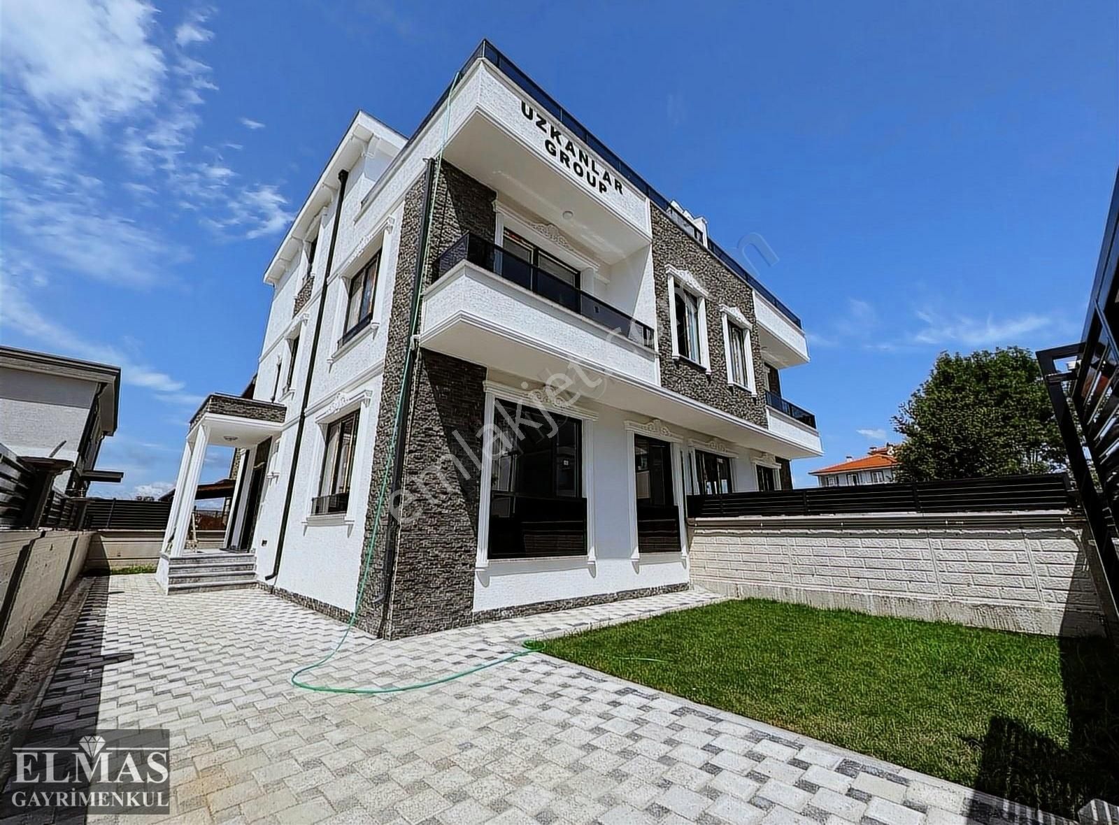 Serdivan Yazlık Satılık Villa Serdivan Yazlık Mah.'de Satılık 5+1 Sıfır Lüks Villa!!!