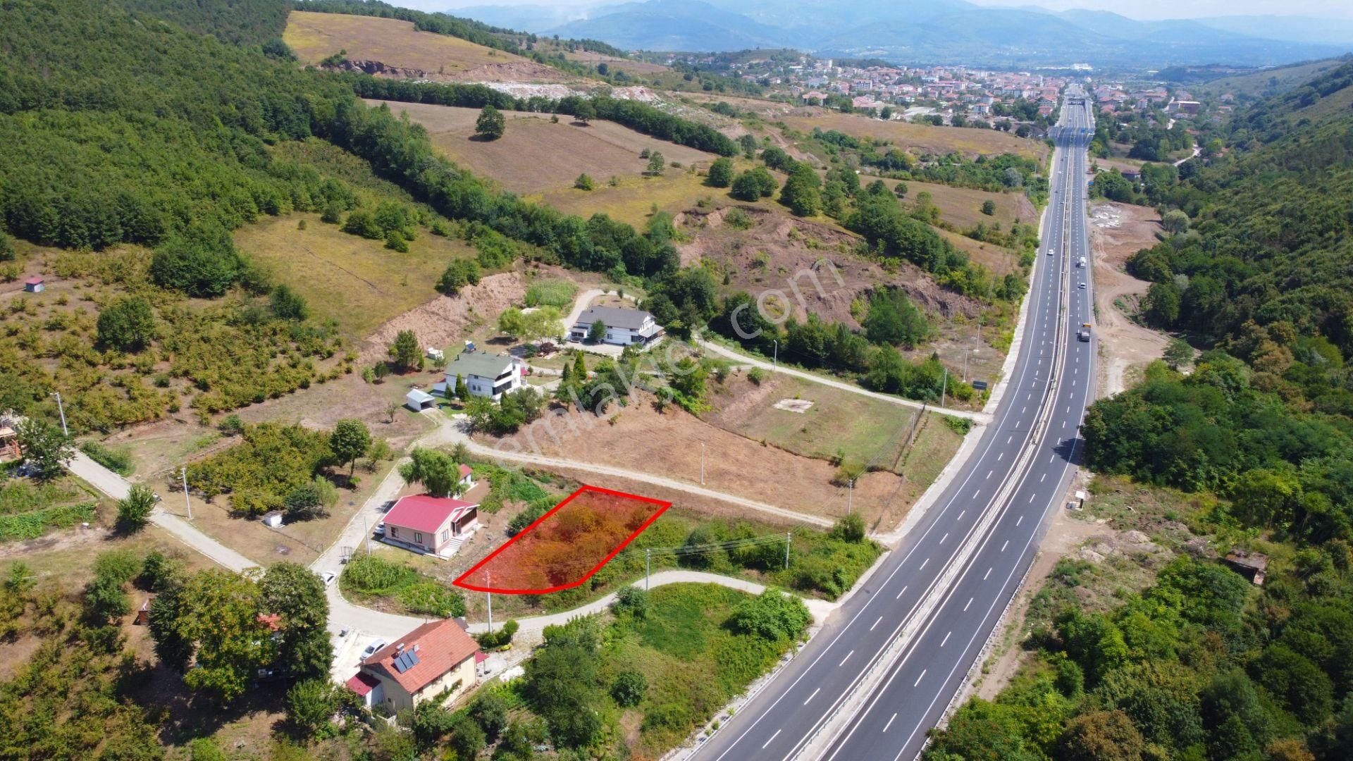 Gümüşova Yeni Satılık Konut İmarlı  GÜMÜŞOVA YENİ MH. D100 KARAYOLUNA ÇOK YAKIN 652 M2 SATILIK ARSA