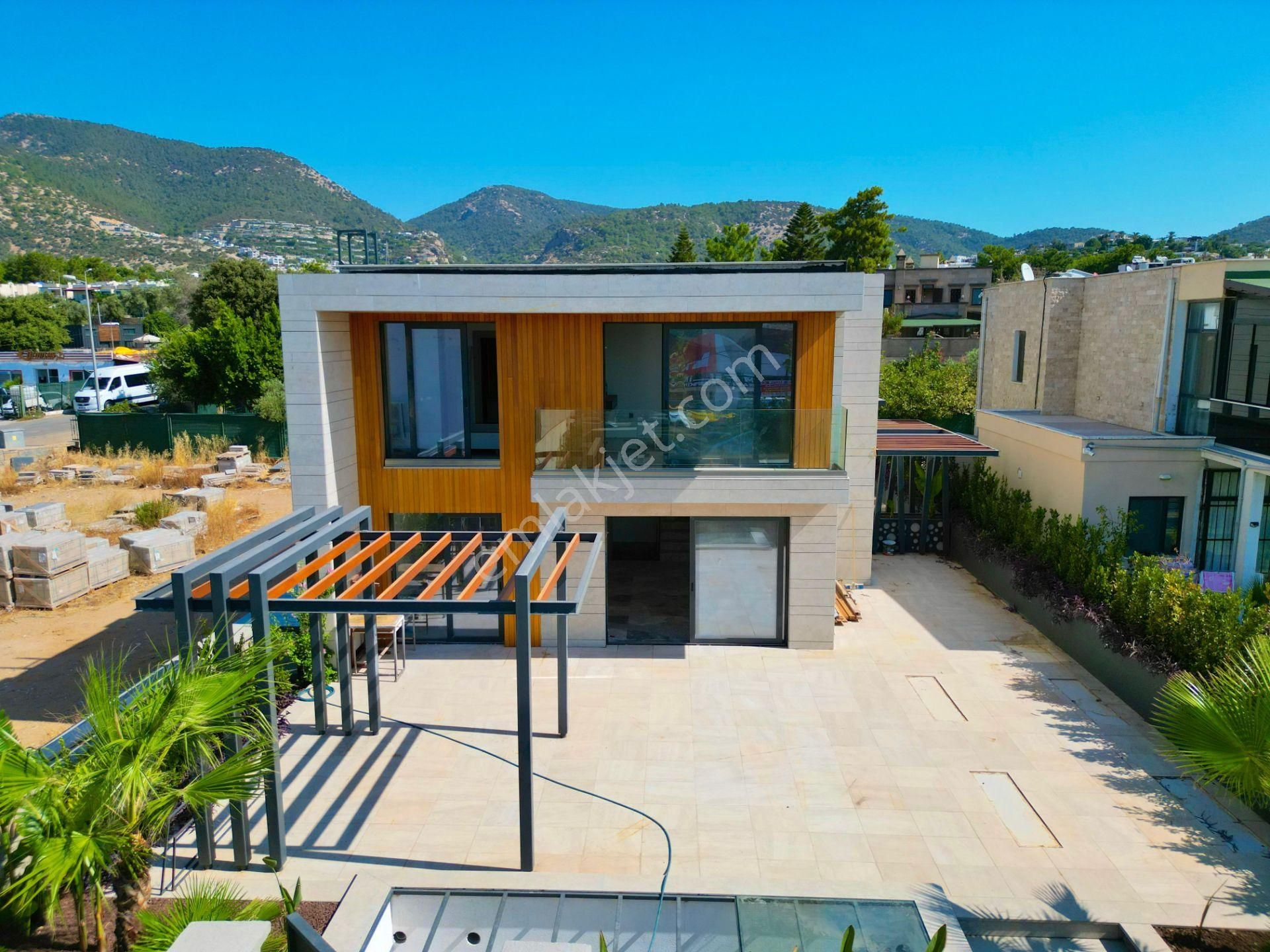 Bodrum Konacık Satılık Villa  Konacık’ta Satılık Kapalı Havuzlu Müstakil 5+2 Villa 