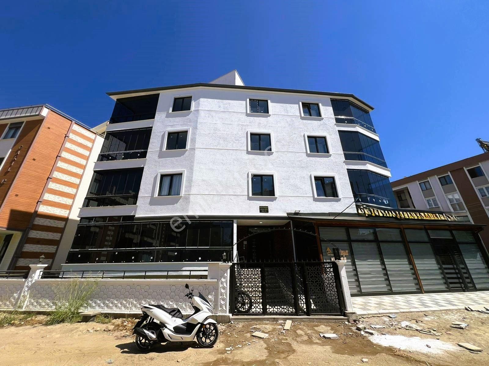 Edremit Altınkum Satılık Daire  🏡🏡ALÇINAR EMLAKTAN ÖNCEPHE CAM BALKONLU GENİŞ 1+1 DAİRE🏡🏡