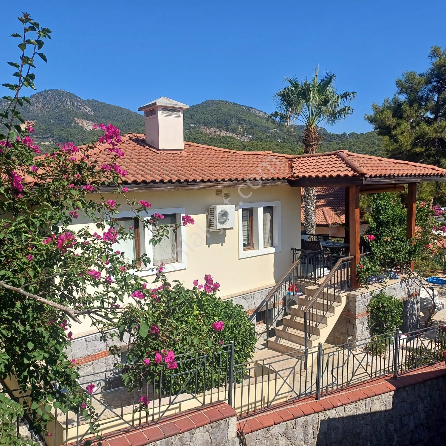 Göcek'te Site İçerisin De 4+1 Satılık Villa - Görsel 3