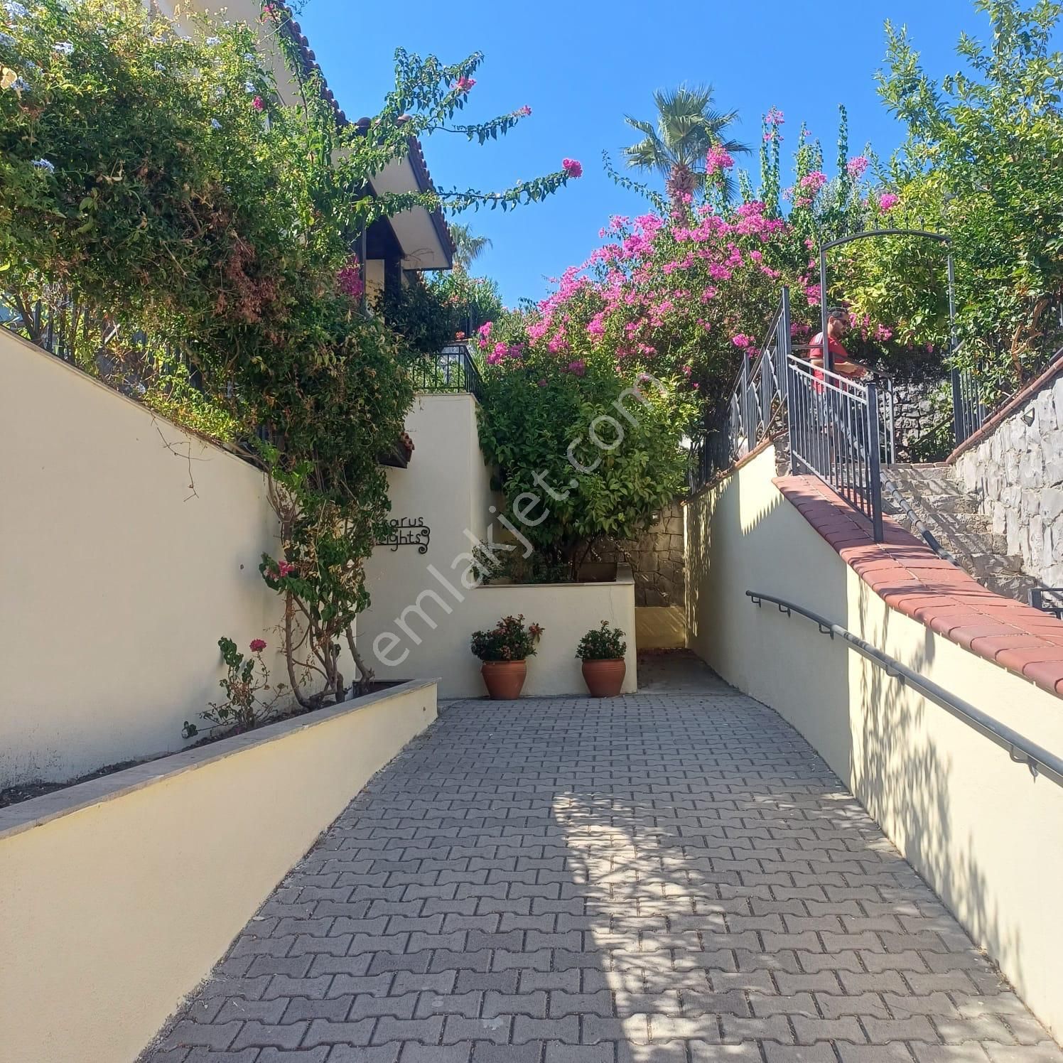 Göcek'te Site İçerisin De 4+1 Satılık Villa - Görsel 31