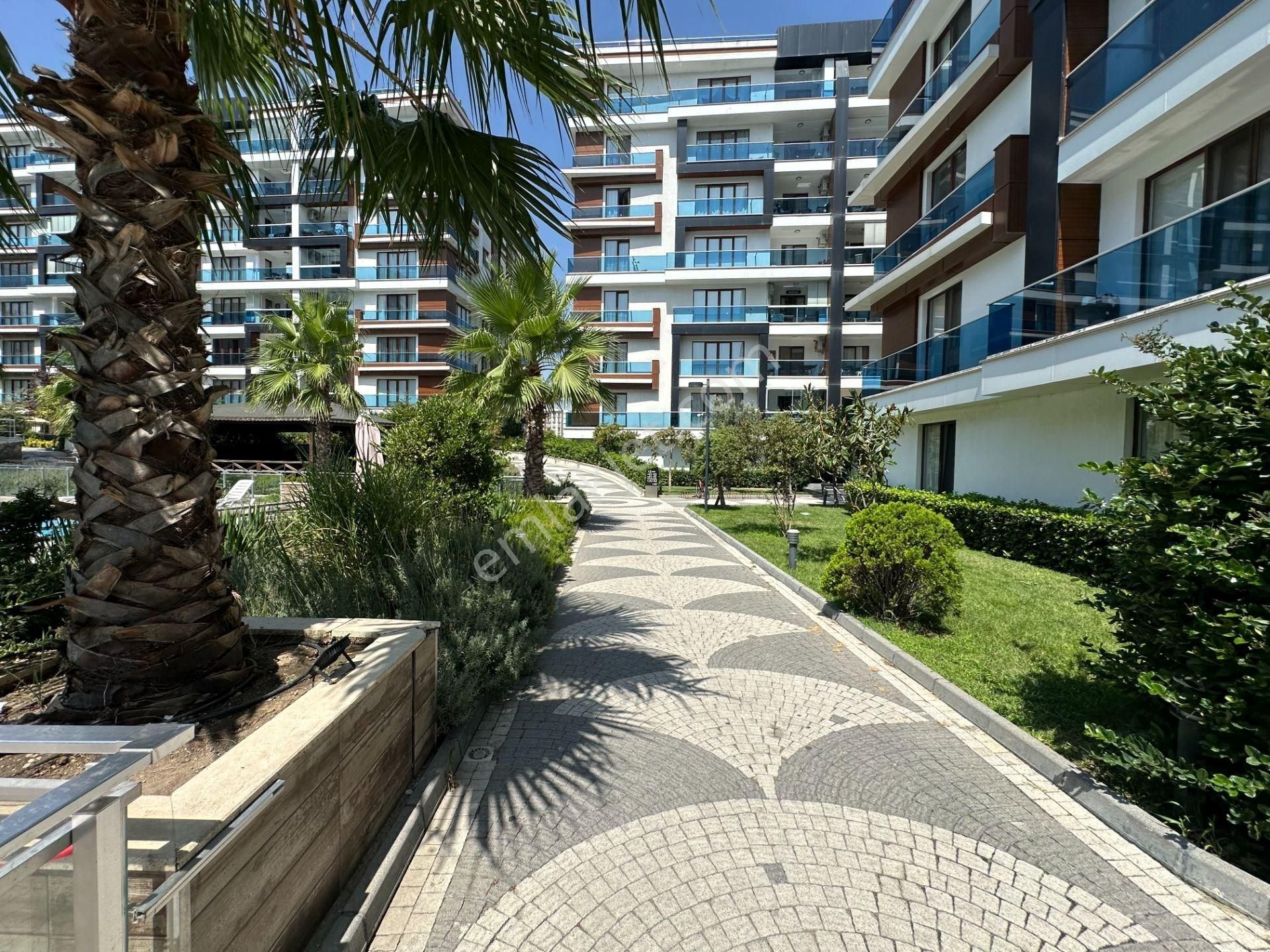 Beylikdüzü Adnan Kahveci Satılık Daire SATILIK DAİRE LÜKS SİTE İÇERİSİDE 3+1 200 M²