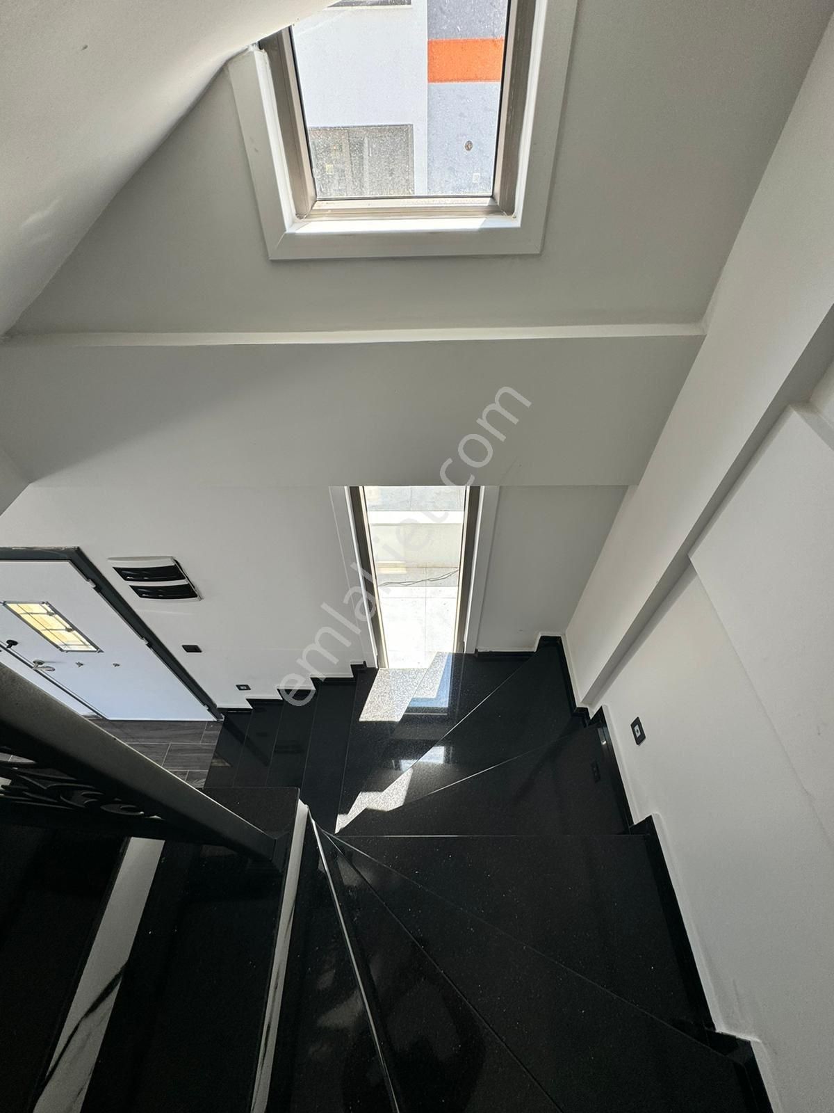 İsa Mahallesi’nde Havuzlu 4 + 1 Villa - Görsel 14