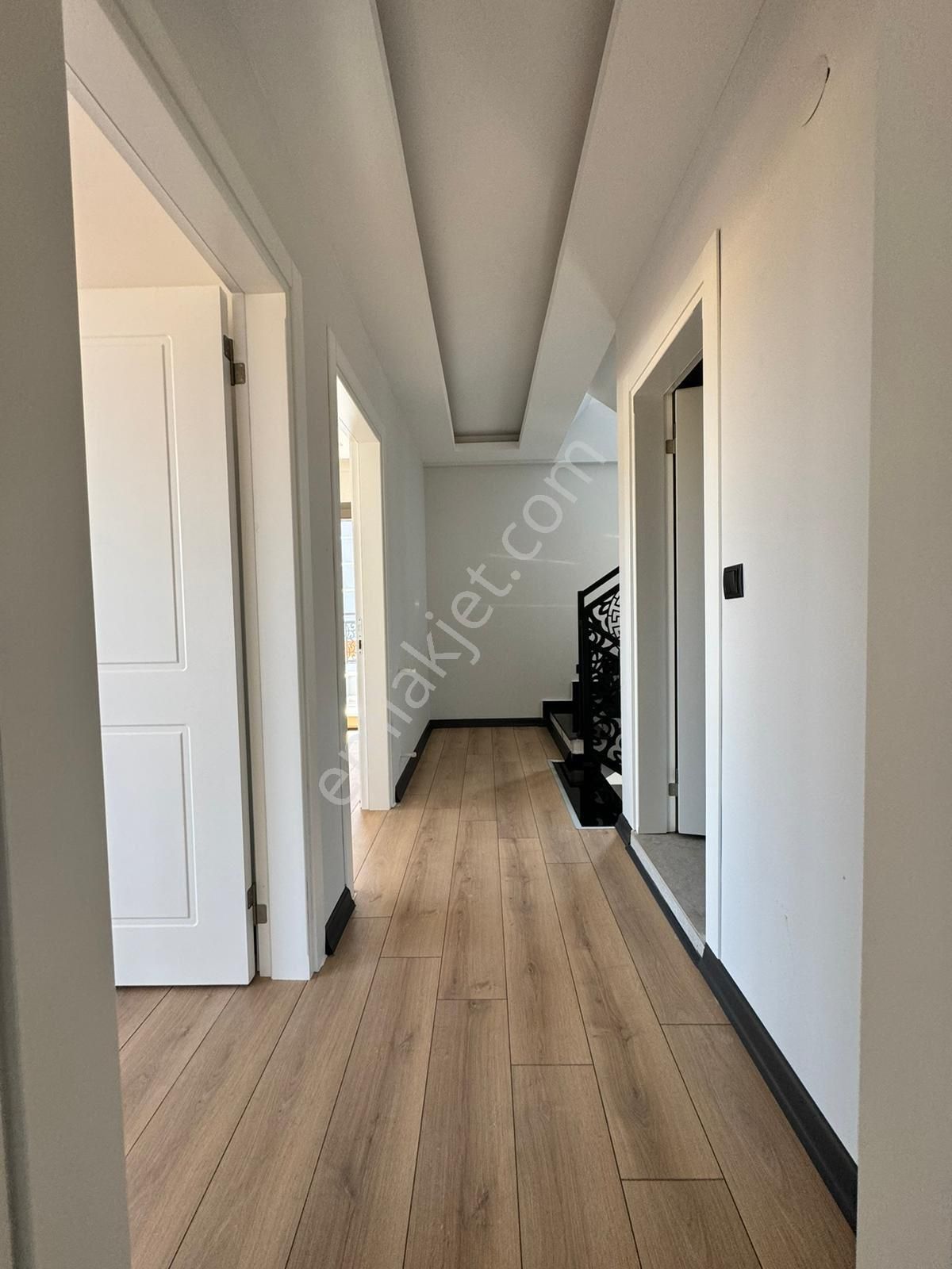 İsa Mahallesi’nde Havuzlu 4 + 1 Villa - Görsel 15