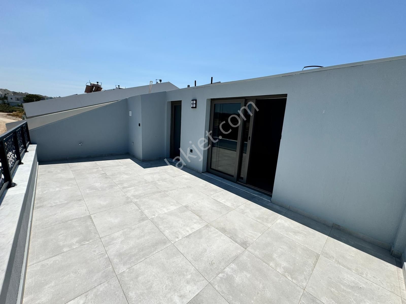 İsa Mahallesi’nde Havuzlu 4 + 1 Villa - Görsel 24