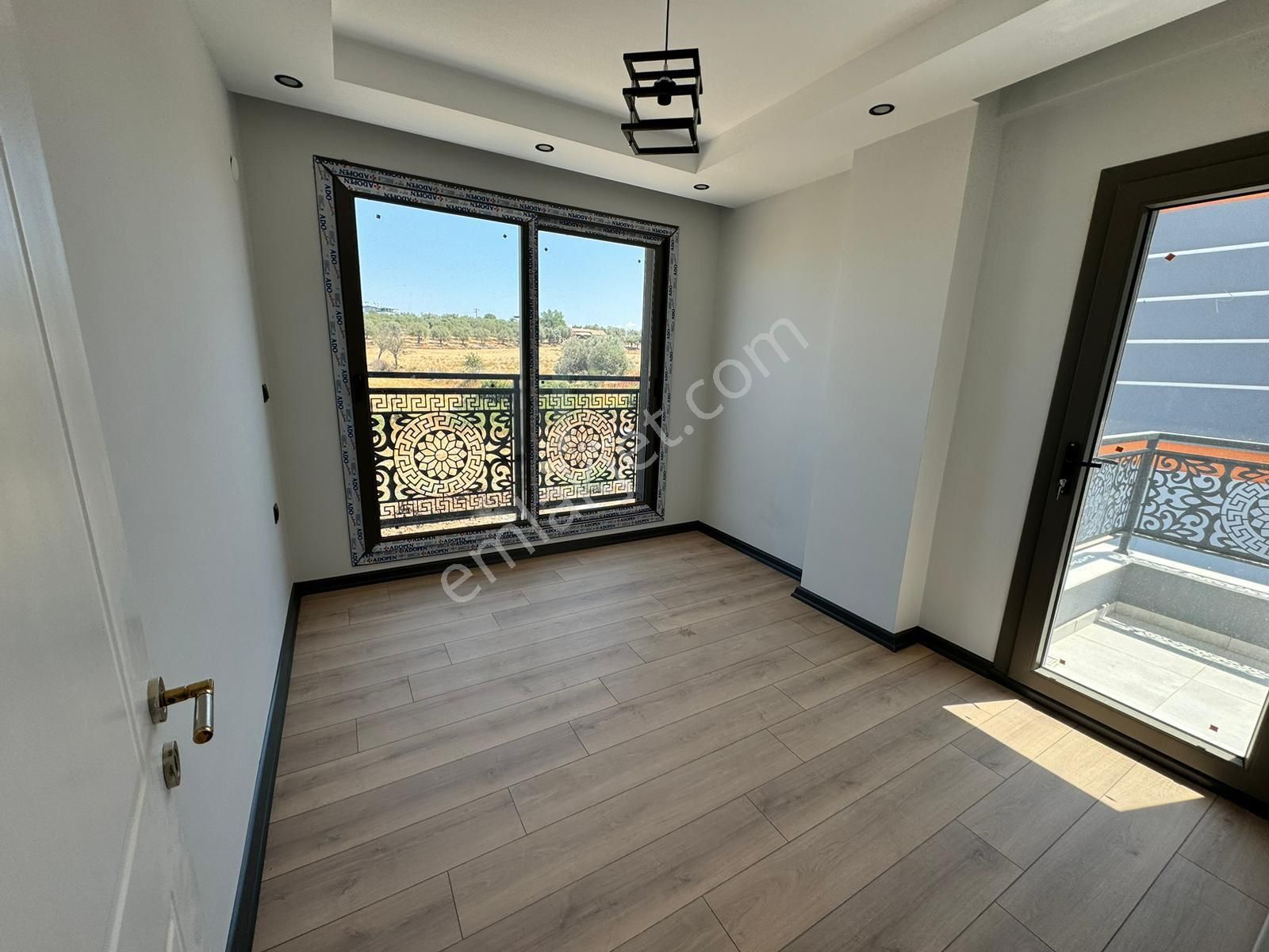 İsa Mahallesi’nde Havuzlu 4 + 1 Villa - Görsel 17